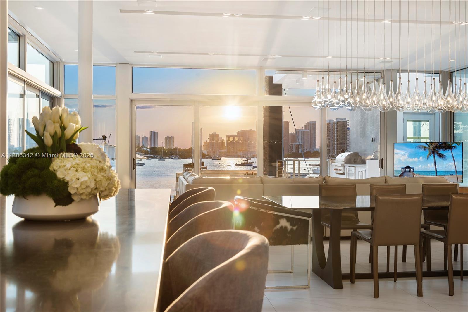 440 S Hibiscus Dr Miami Beach, FL 33139