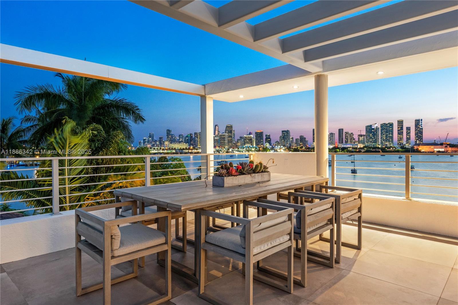 440 S Hibiscus Dr Miami Beach, FL 33139