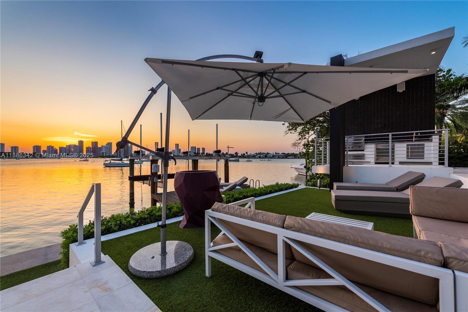 440 S Hibiscus Dr Miami Beach, FL 33139