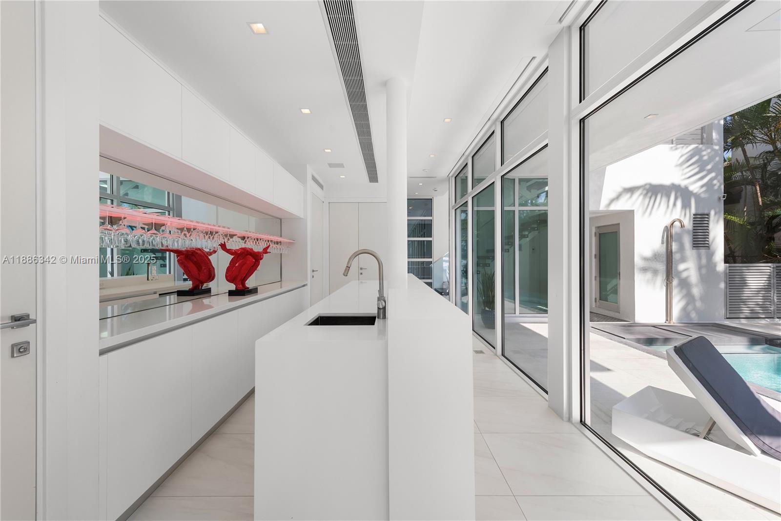 440 S Hibiscus Dr Miami Beach, FL 33139