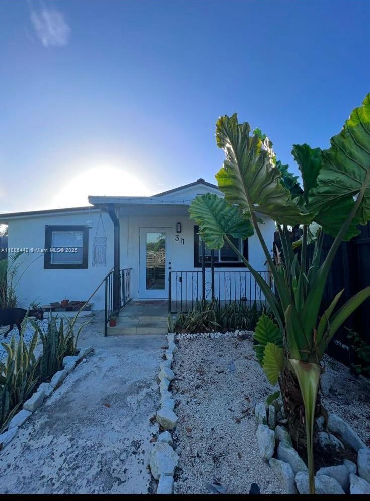 311 NW 32nd Ct