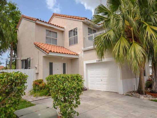 3290 N 37th Ter