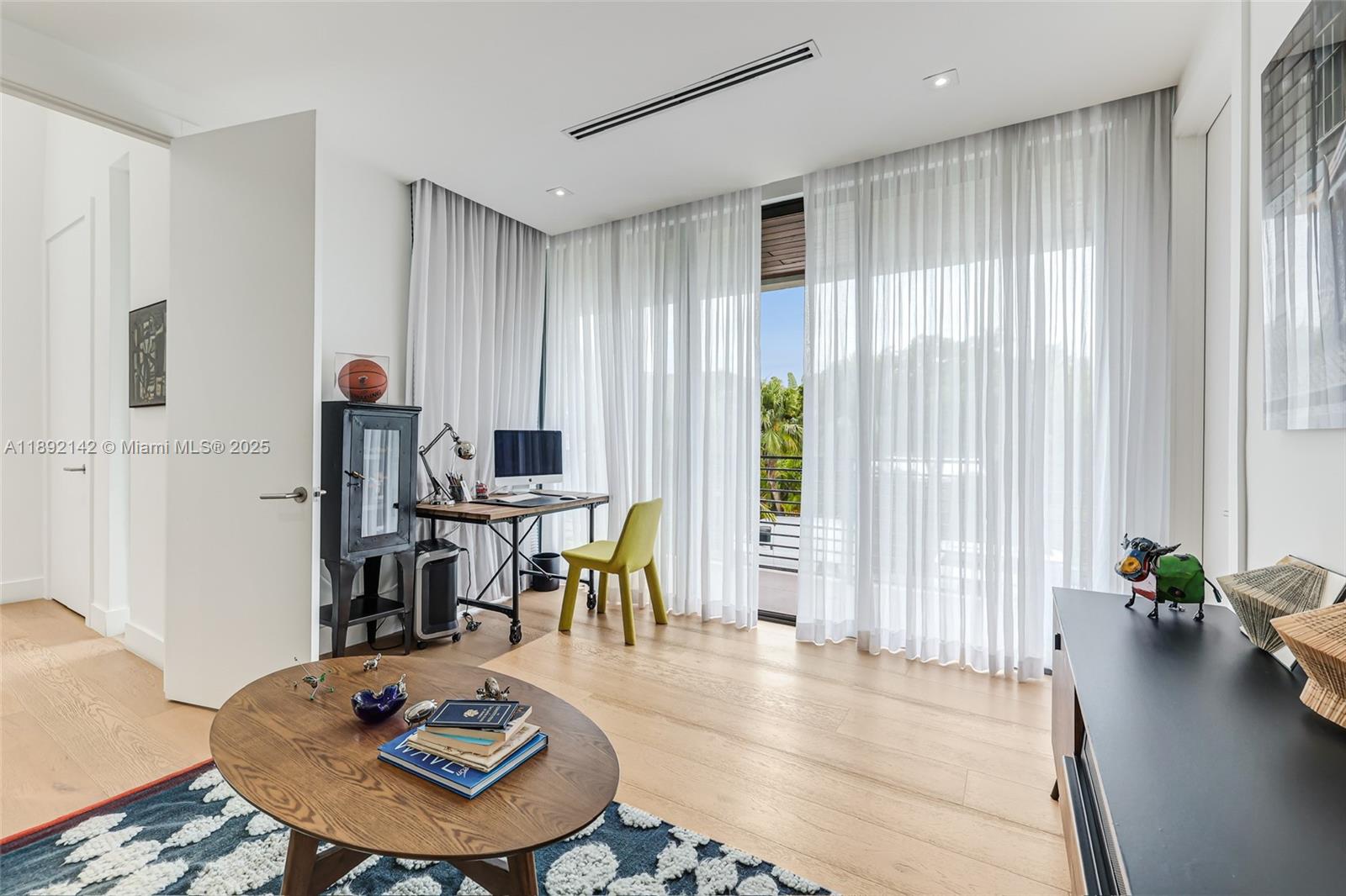 445 Ridgewood Rd Key Biscayne, FL 33149