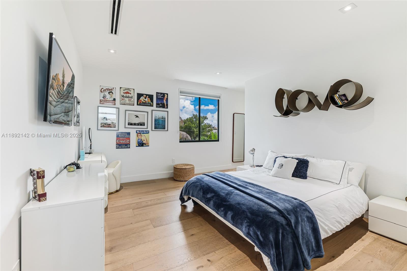 445 Ridgewood Rd Key Biscayne, FL 33149