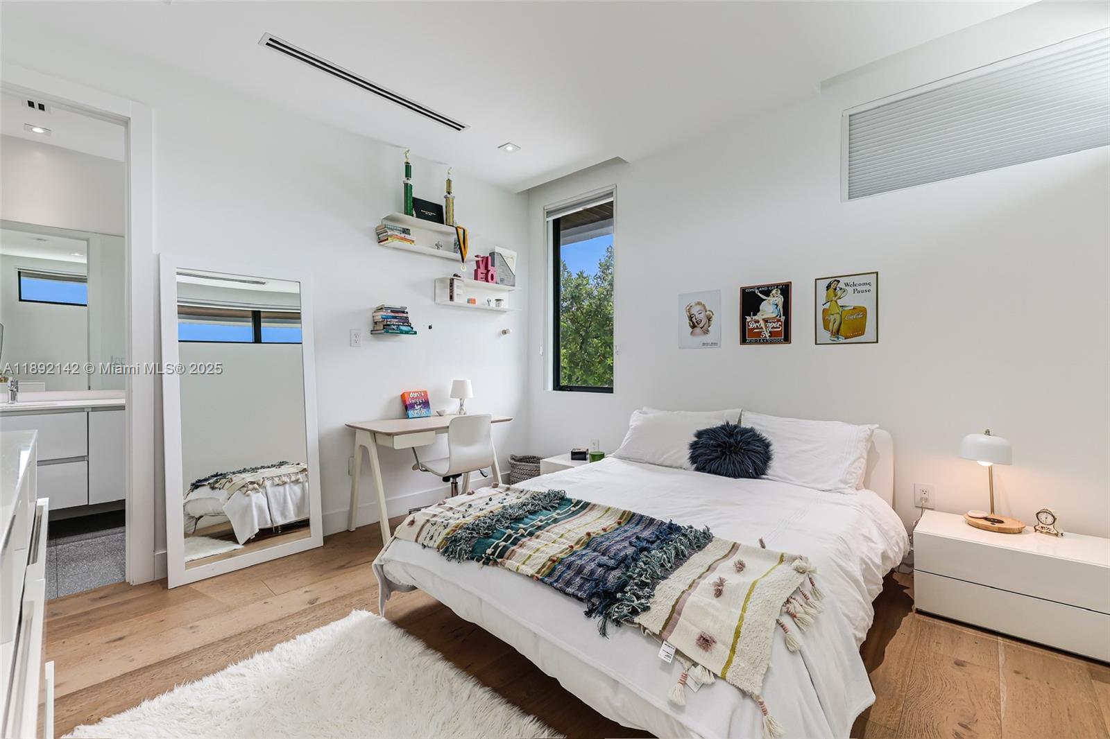 445 Ridgewood Rd Key Biscayne, FL 33149