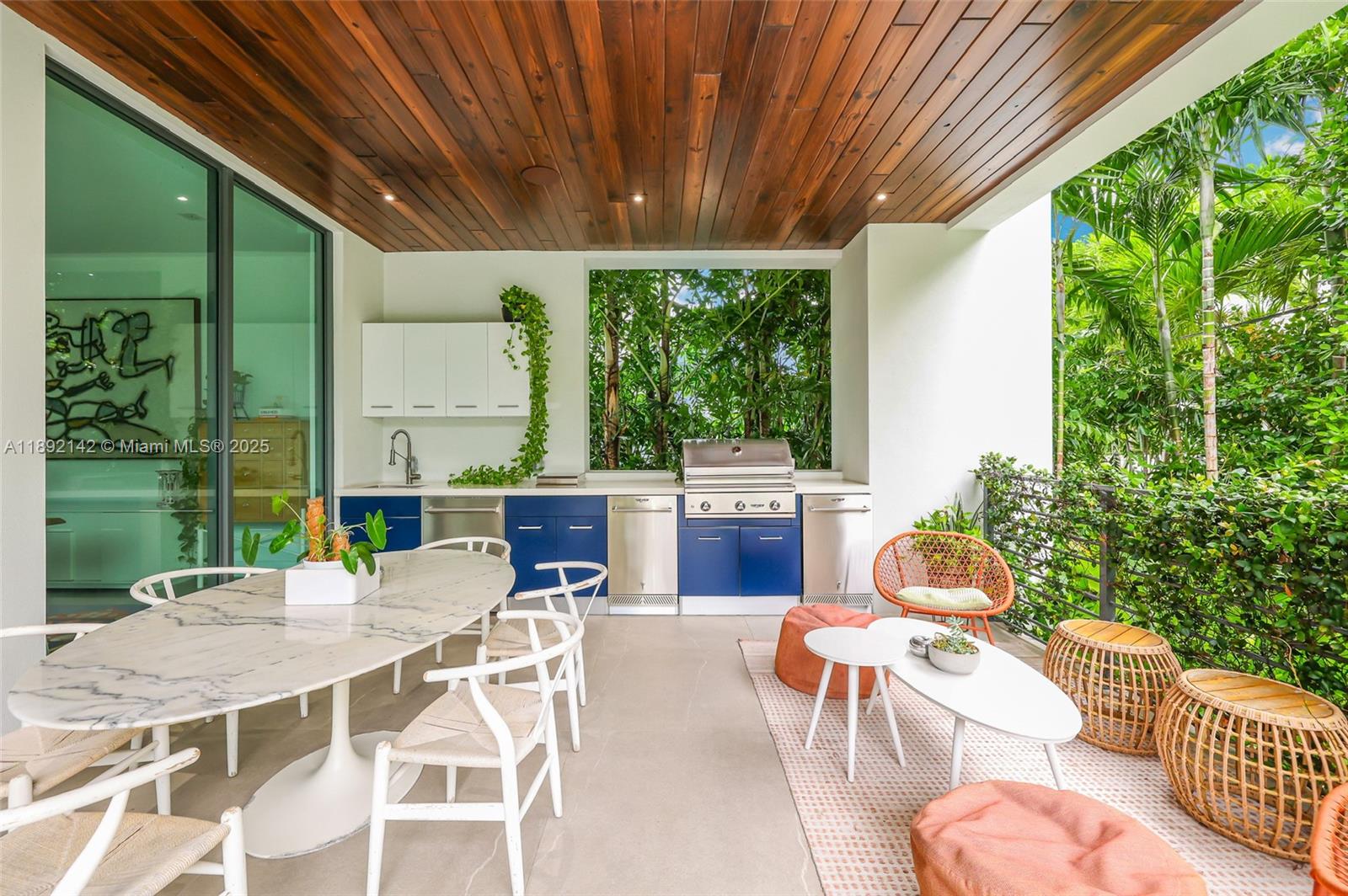 445 Ridgewood Rd Key Biscayne, FL 33149