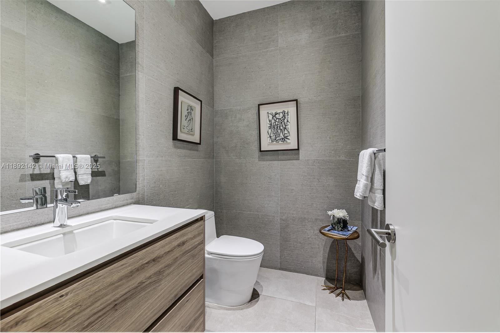 445 Ridgewood Rd Key Biscayne, FL 33149