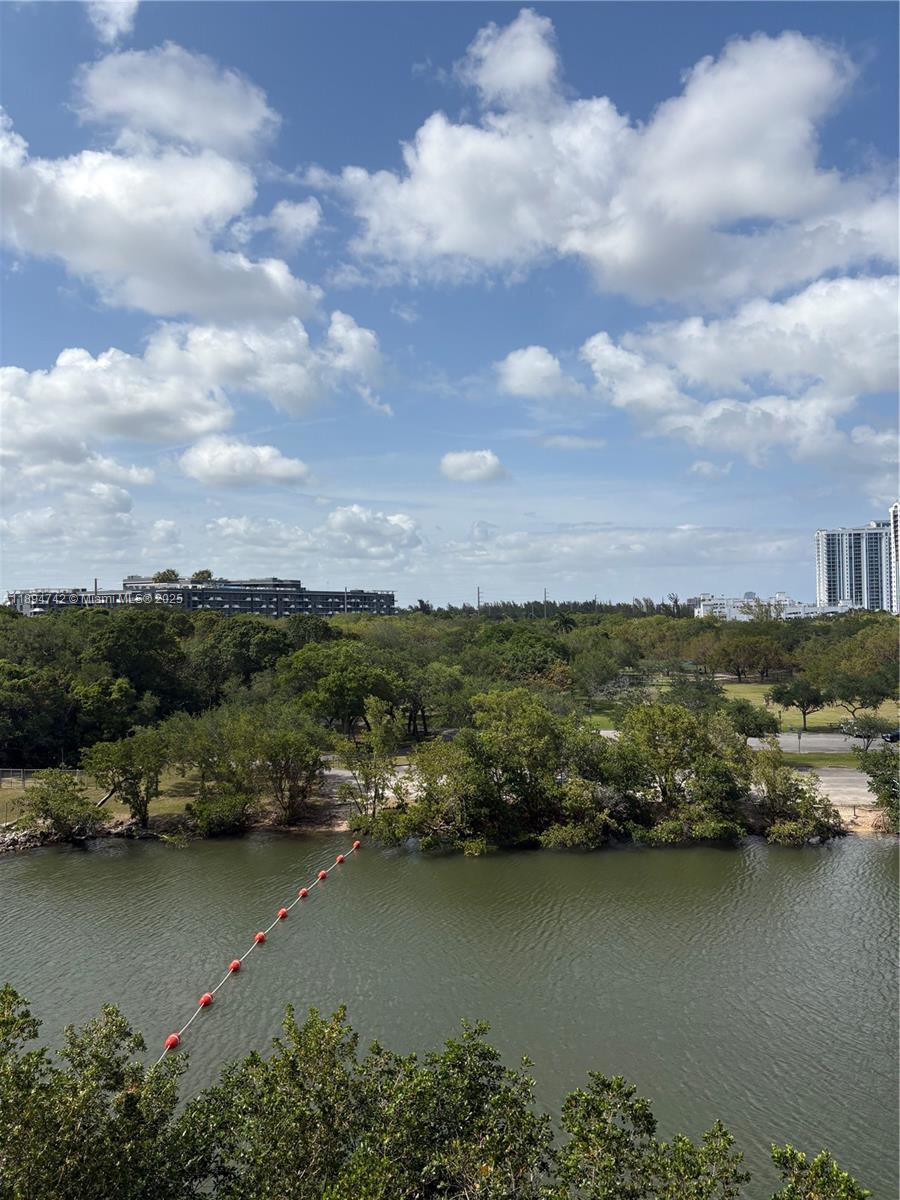 16385 Biscayne Blvd #504