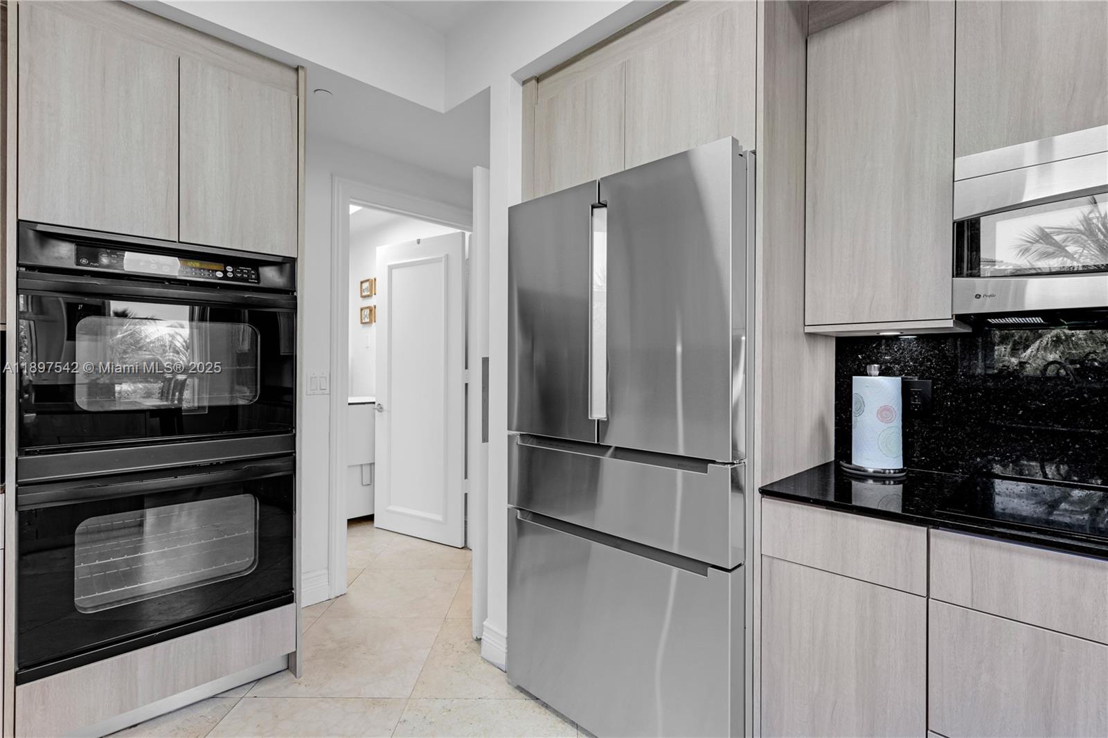 727 Crandon Blvd #401 Key Biscayne, FL 33149