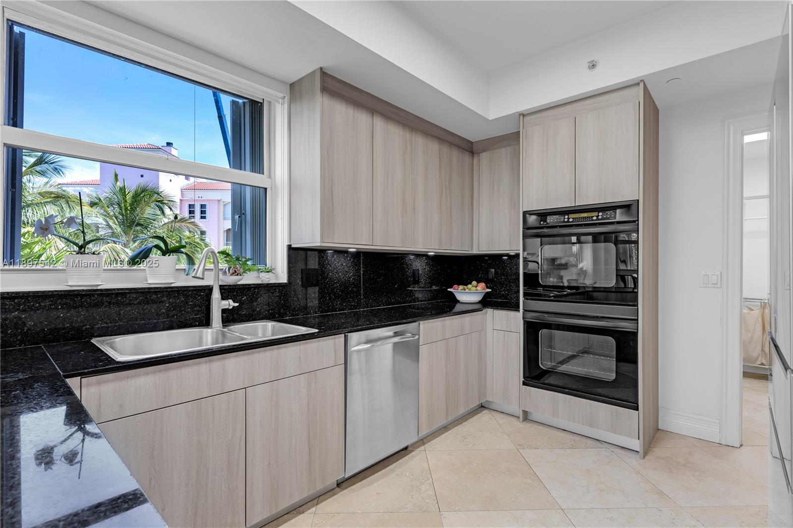 727 Crandon Blvd #401 Key Biscayne, FL 33149