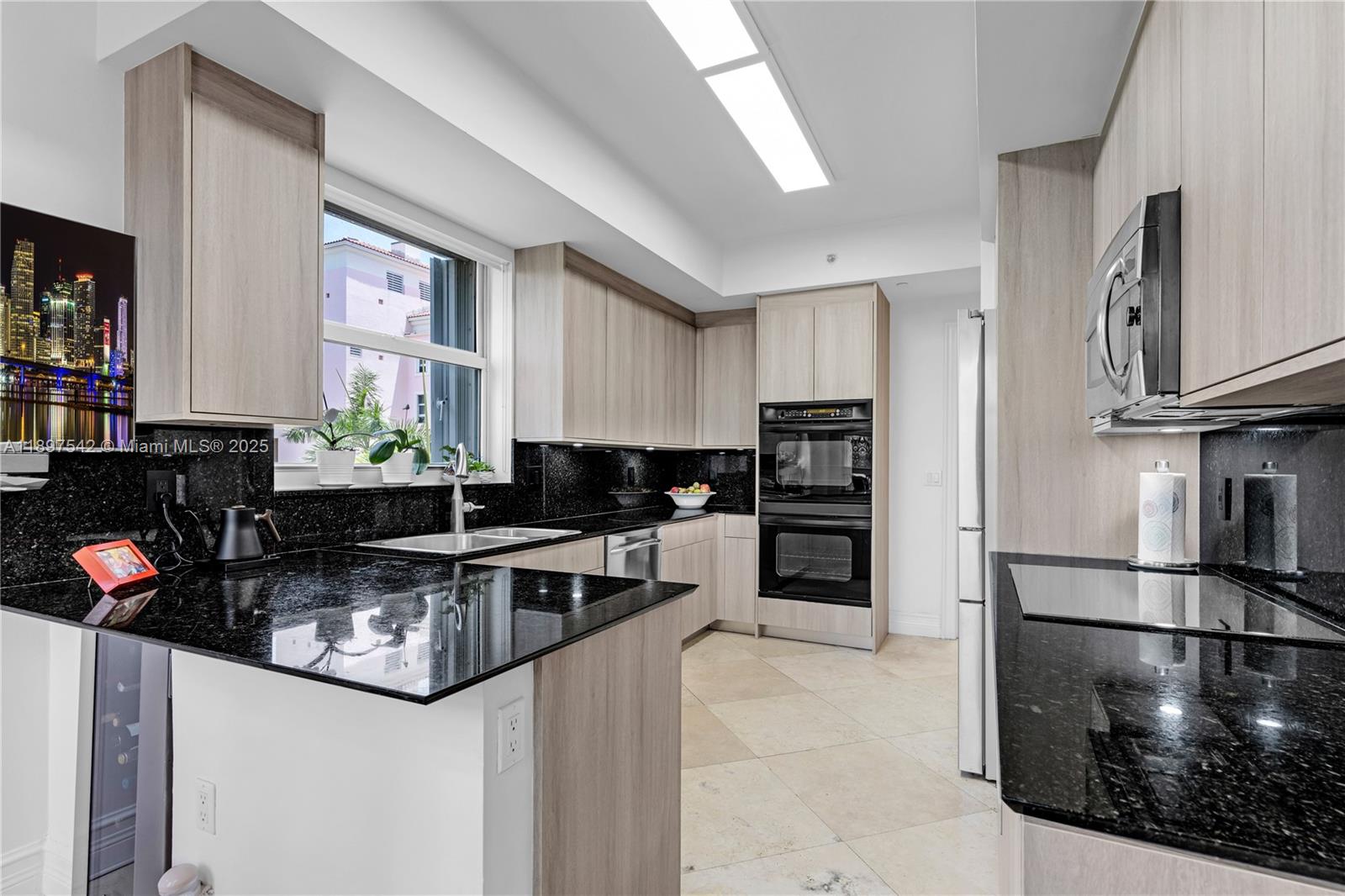 727 Crandon Blvd #401 Key Biscayne, FL 33149