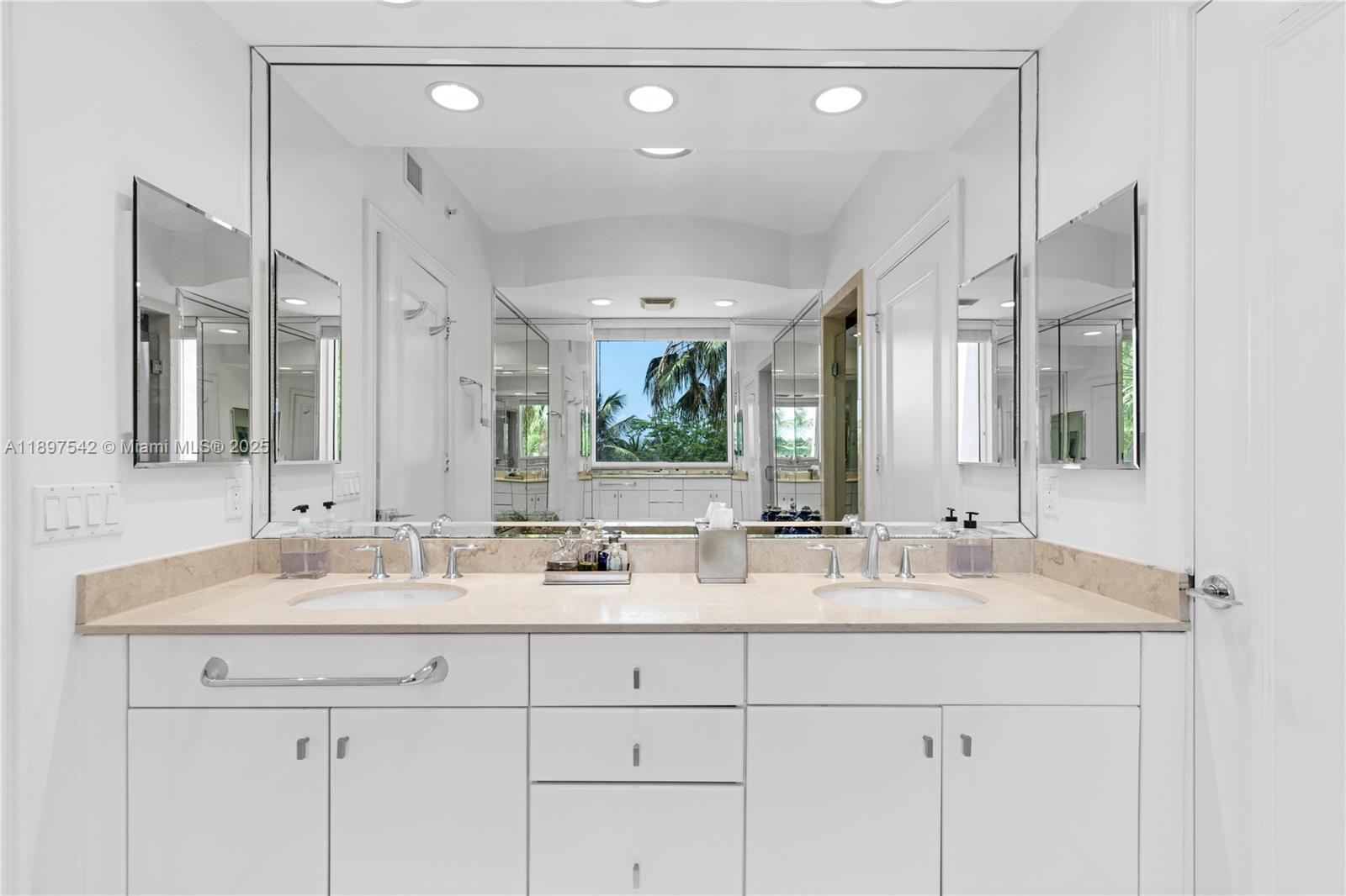 727 Crandon Blvd #401 Key Biscayne, FL 33149