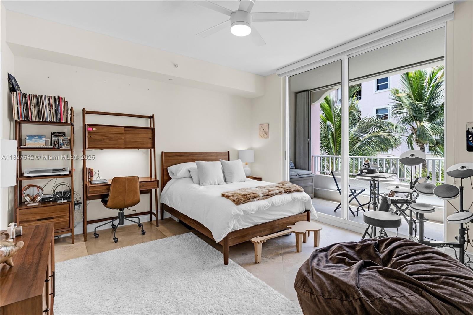 727 Crandon Blvd #401 Key Biscayne, FL 33149