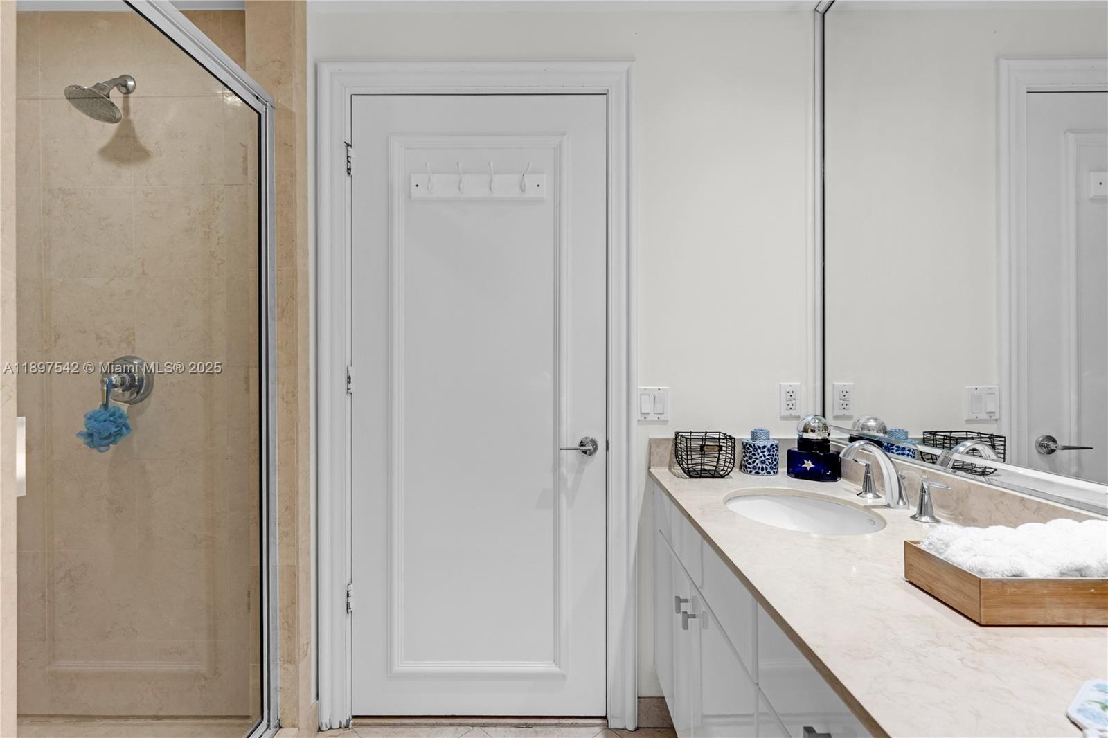 727 Crandon Blvd #401 Key Biscayne, FL 33149