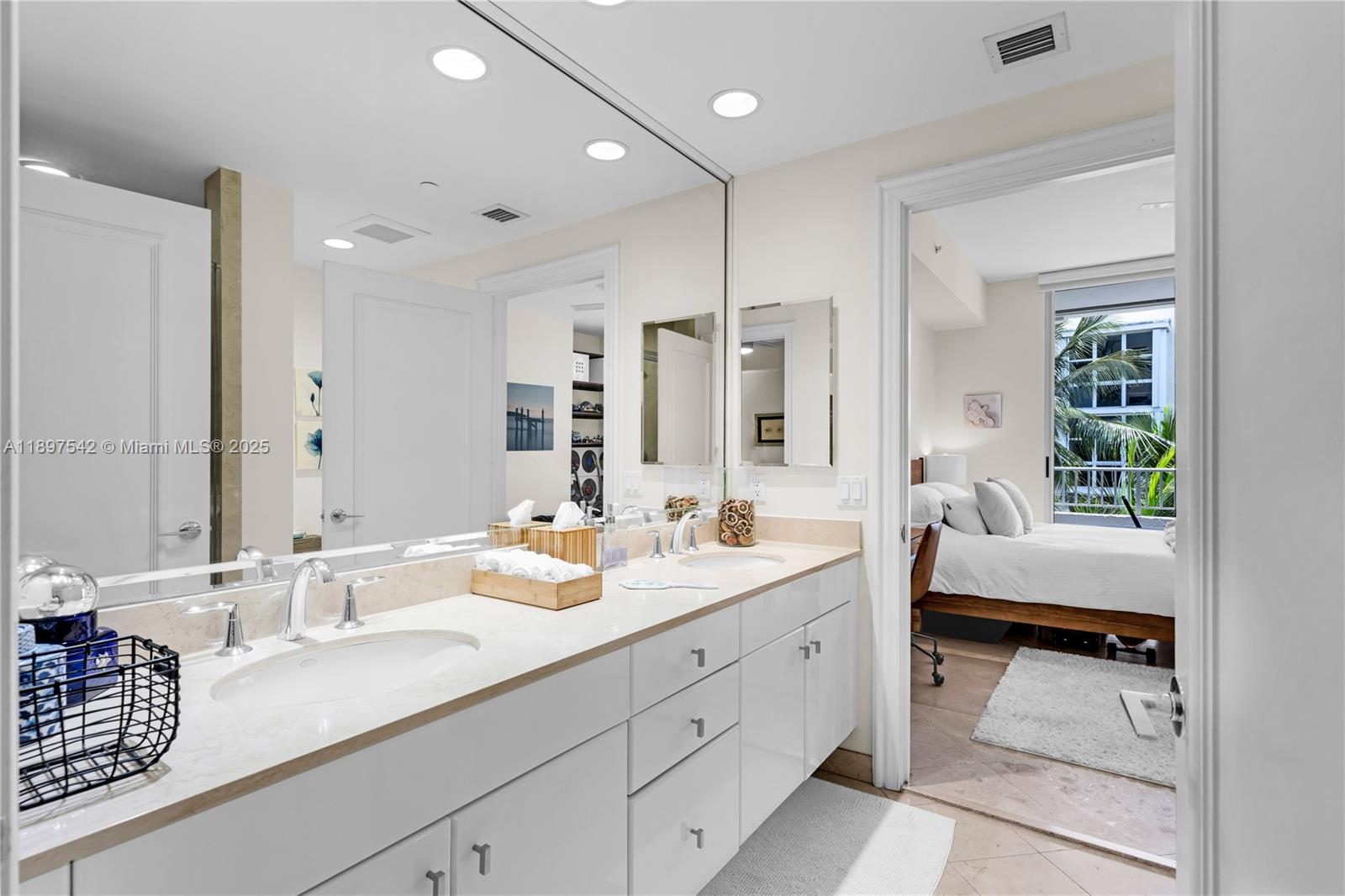 727 Crandon Blvd #401 Key Biscayne, FL 33149