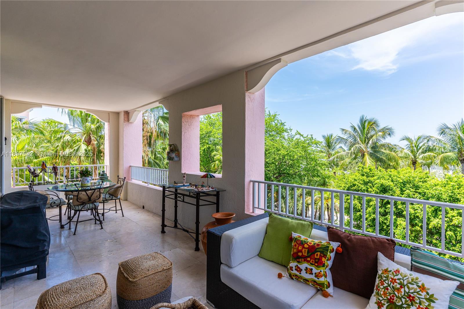 727 Crandon Blvd #401 Key Biscayne, FL 33149