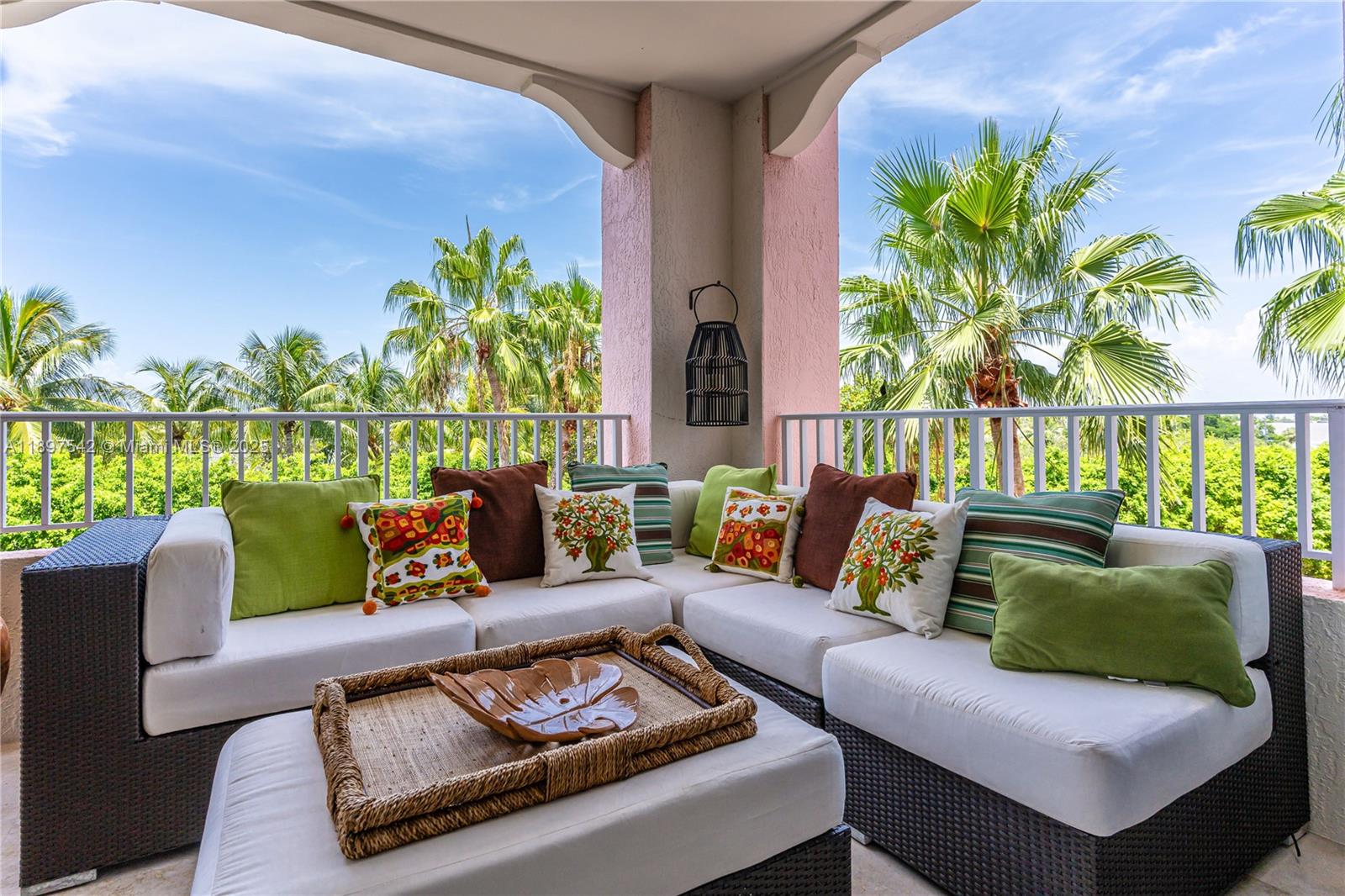 727 Crandon Blvd #401 Key Biscayne, FL 33149