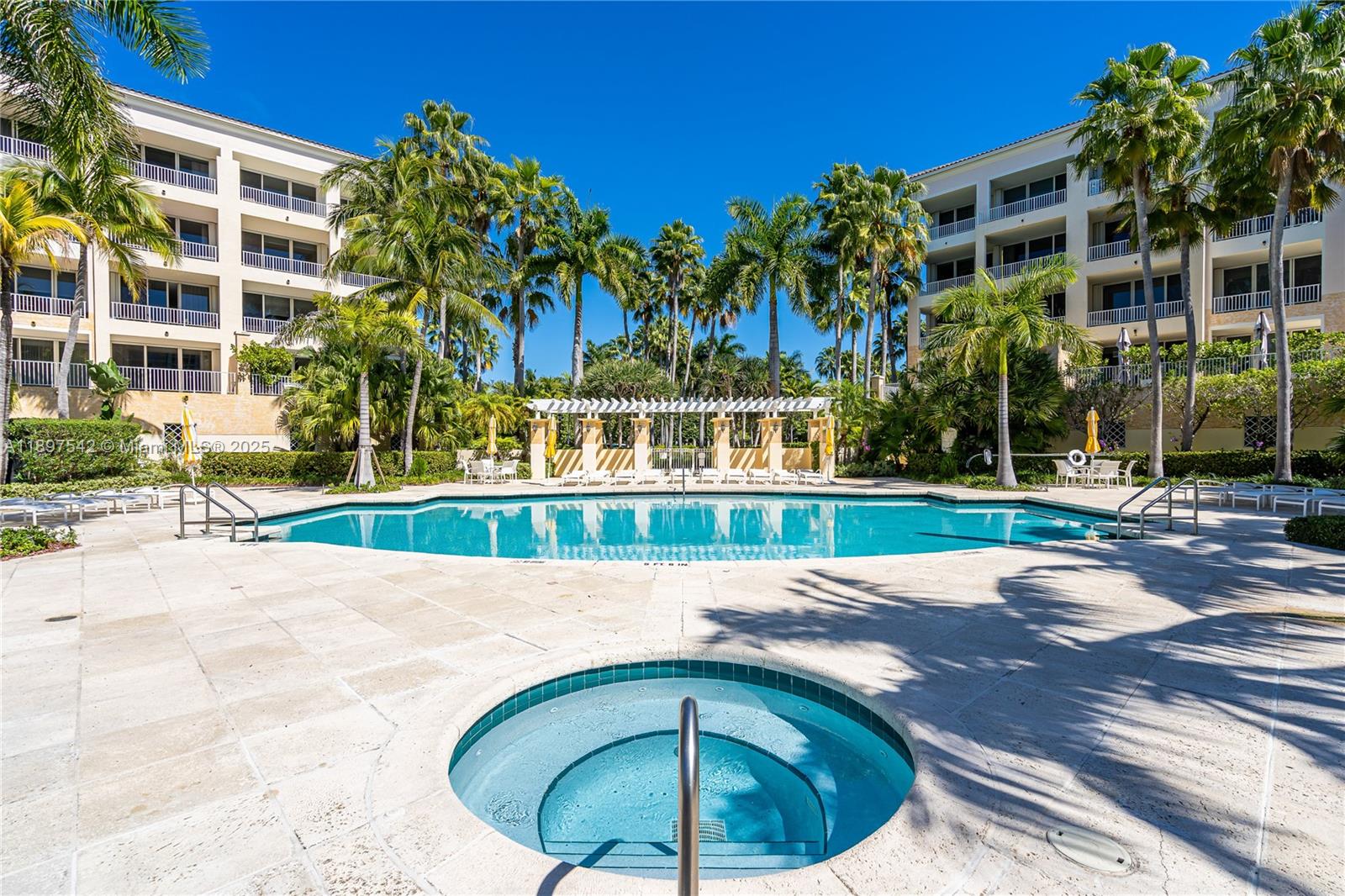 727 Crandon Blvd #401 Key Biscayne, FL 33149