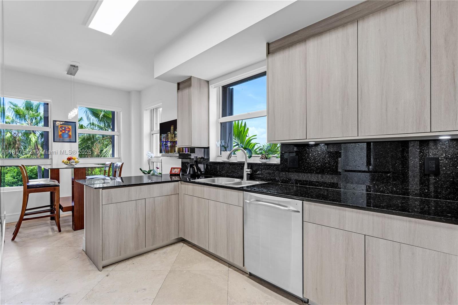 727 Crandon Blvd #401 Key Biscayne, FL 33149