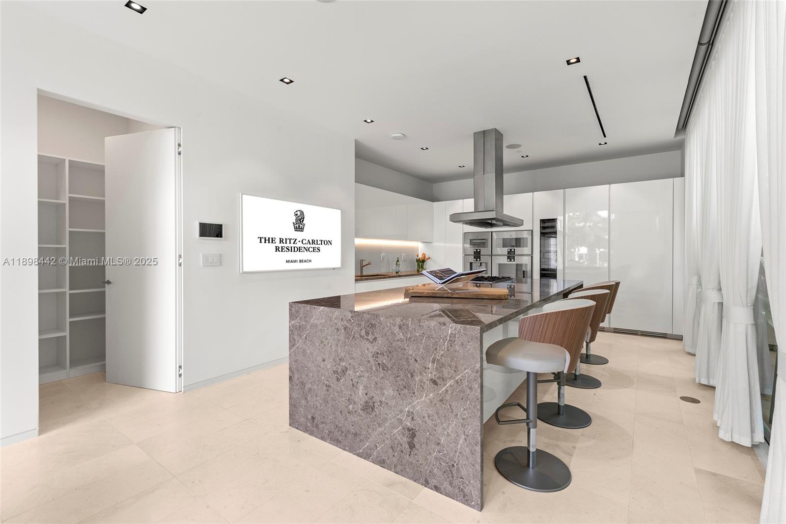 1031 W 48th St #6 Miami Beach, FL 33140