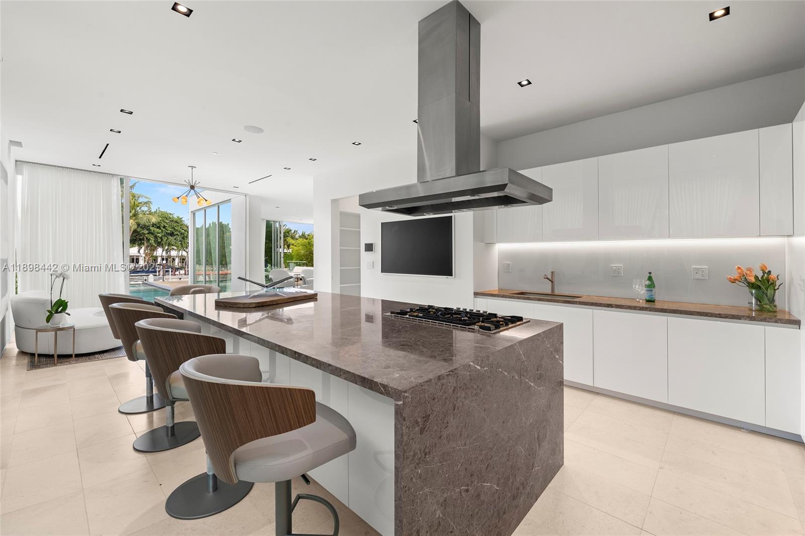 1031 W 48th St #6 Miami Beach, FL 33140