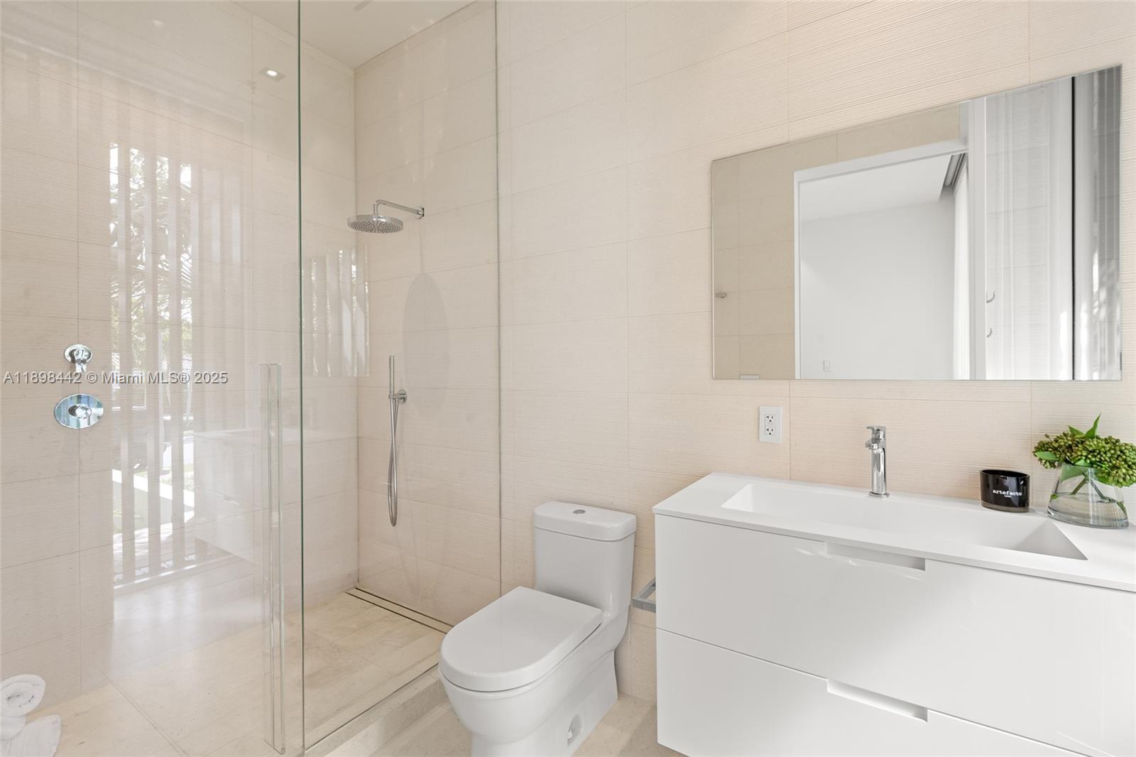 1031 W 48th St #6 Miami Beach, FL 33140