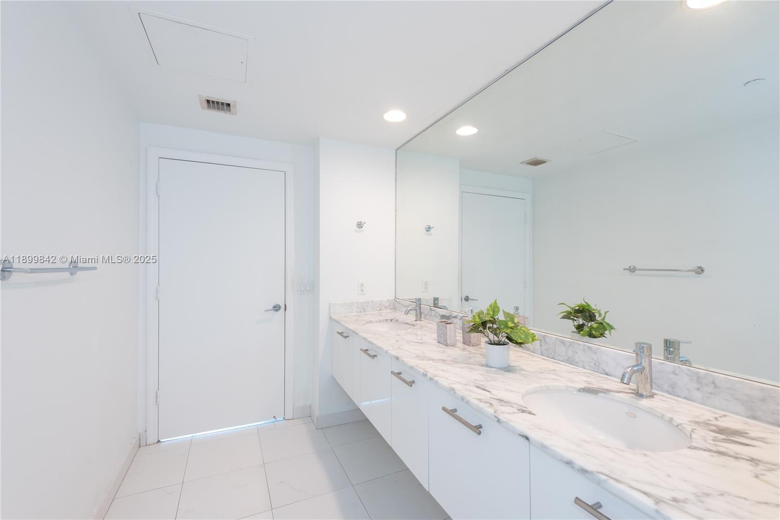 image 500 Brickell East21