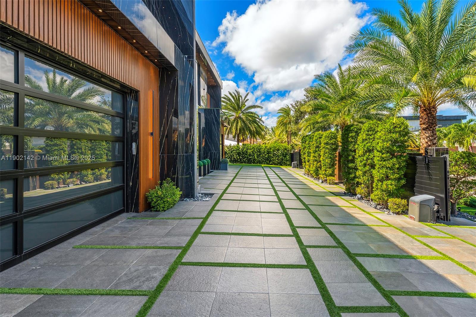 733 Middle Riv Dr Fort Lauderdale, FL 33304