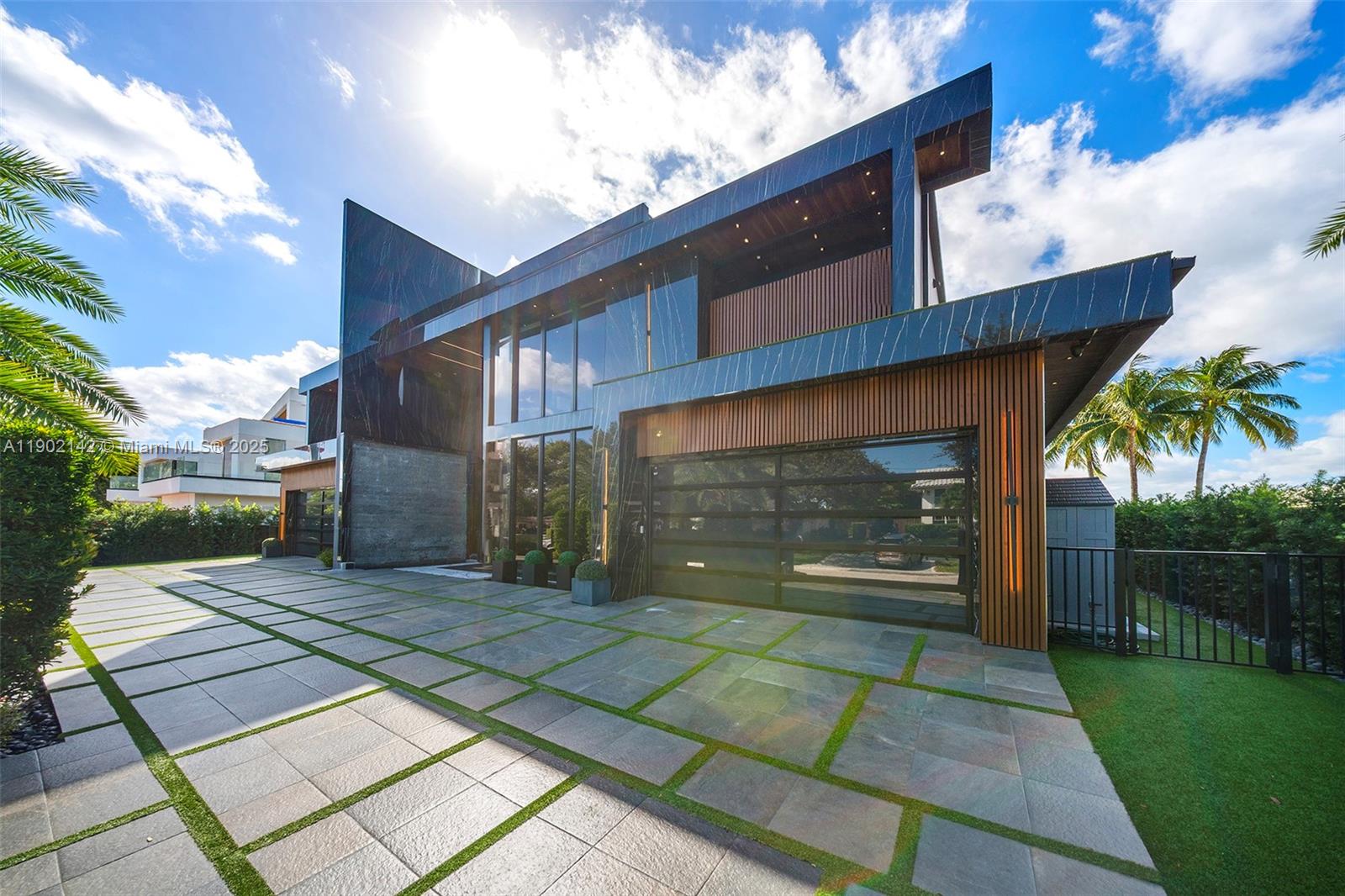 733 Middle Riv Dr Fort Lauderdale, FL 33304