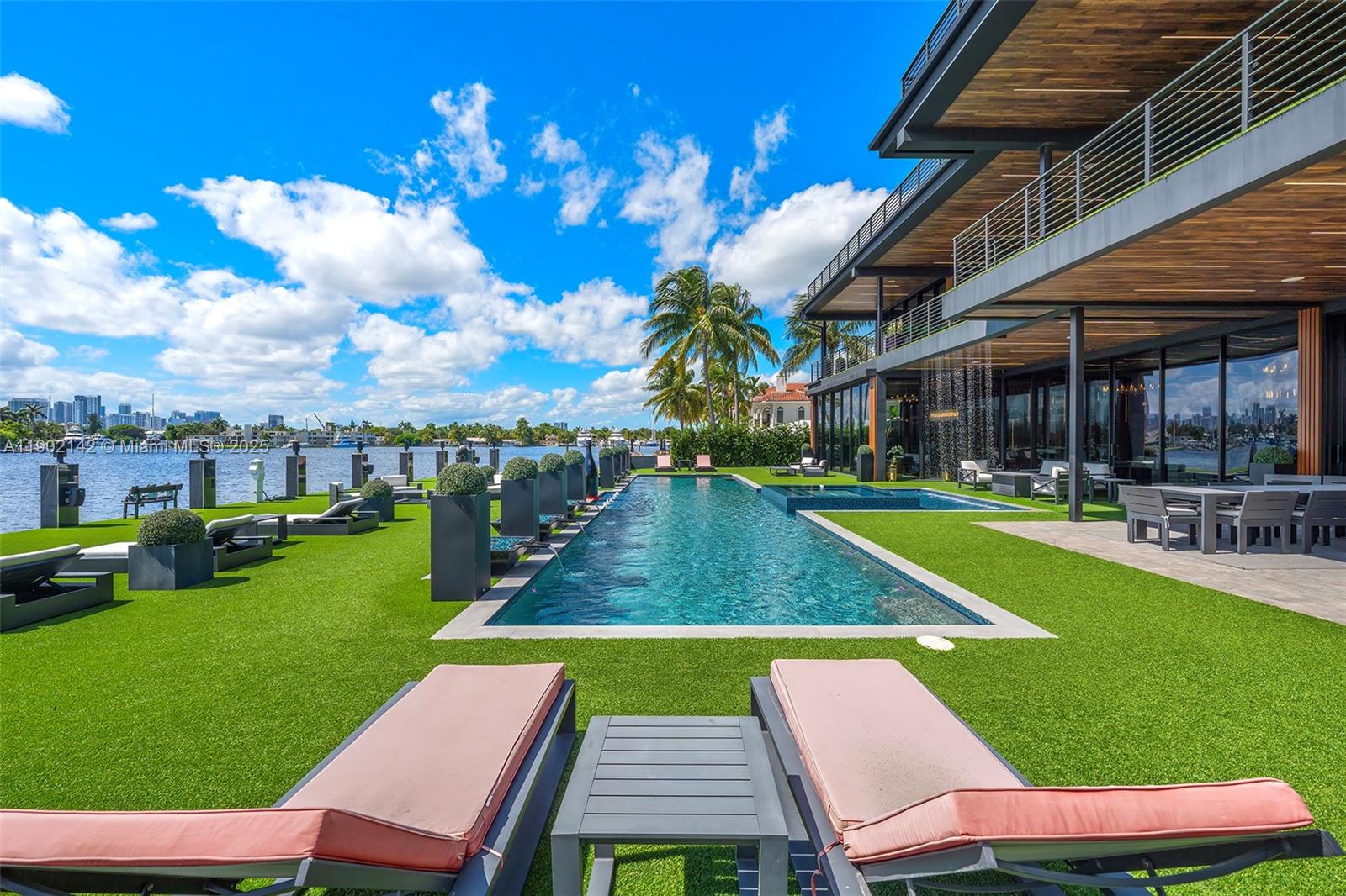 733 Middle Riv Dr Fort Lauderdale, FL 33304