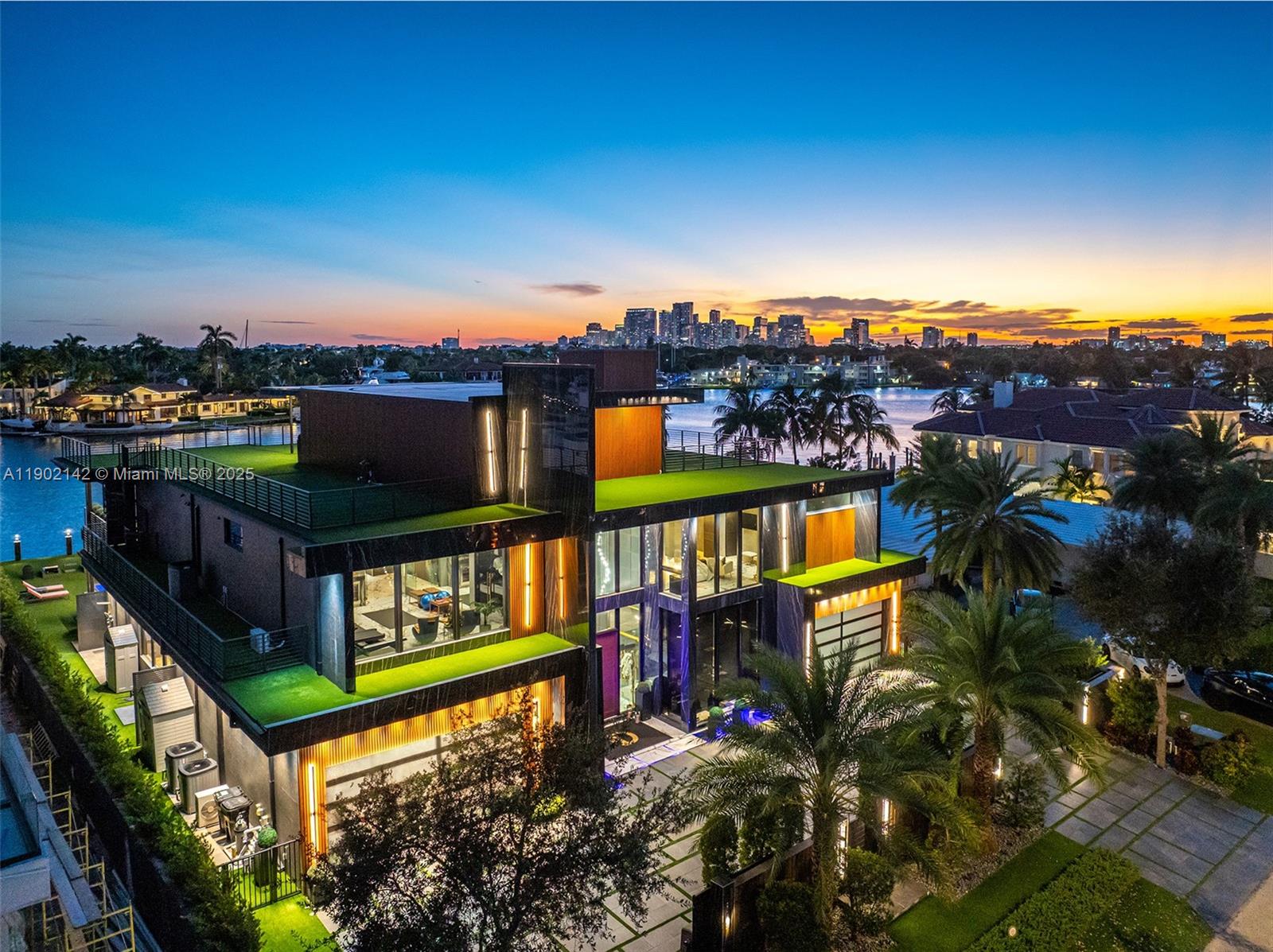 733 Middle Riv Dr Fort Lauderdale, FL 33304