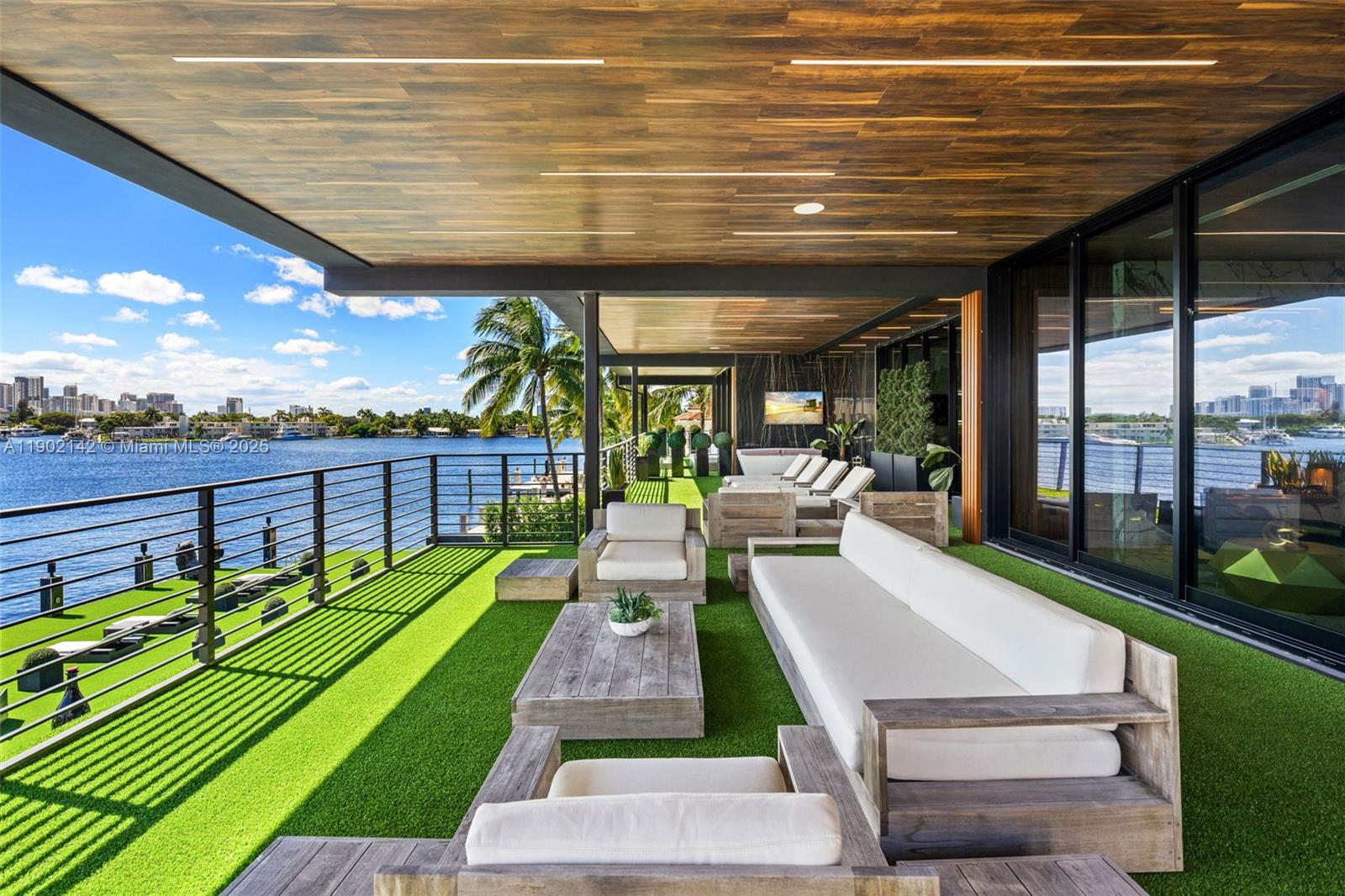 733 Middle Riv Dr Fort Lauderdale, FL 33304