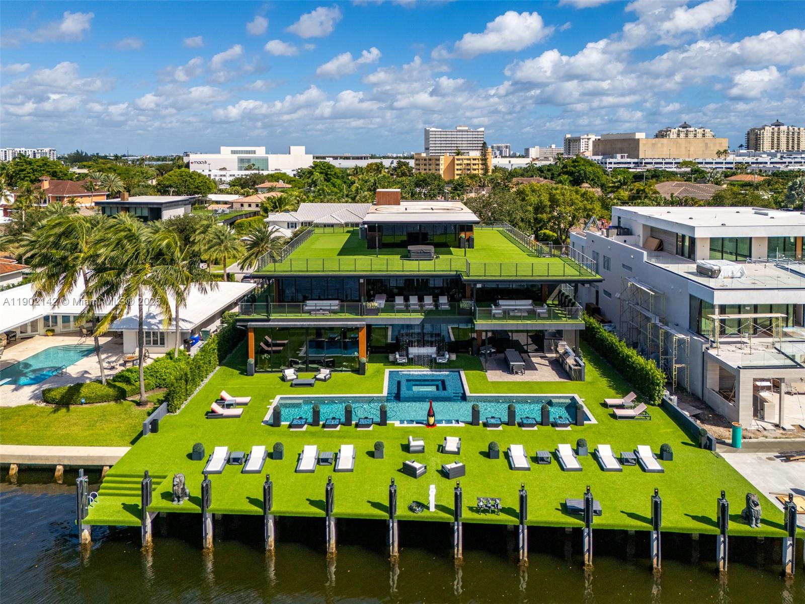 733 Middle Riv Dr Fort Lauderdale, FL 33304