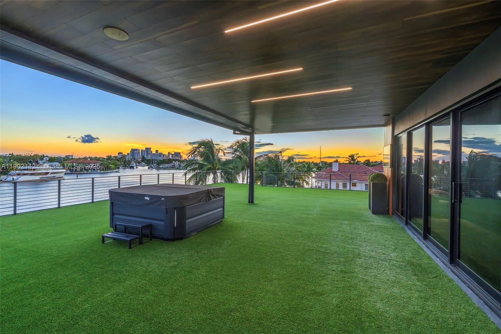 733 Middle Riv Dr Fort Lauderdale, FL 33304