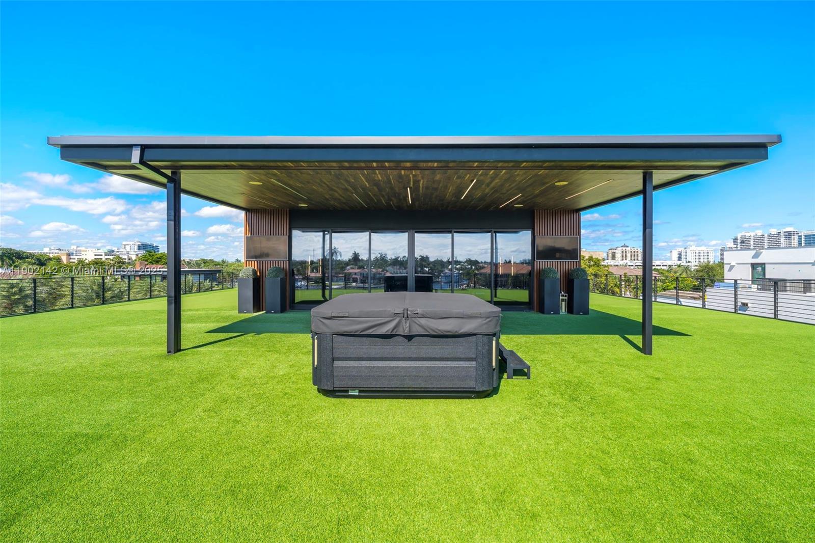 733 Middle Riv Dr Fort Lauderdale, FL 33304