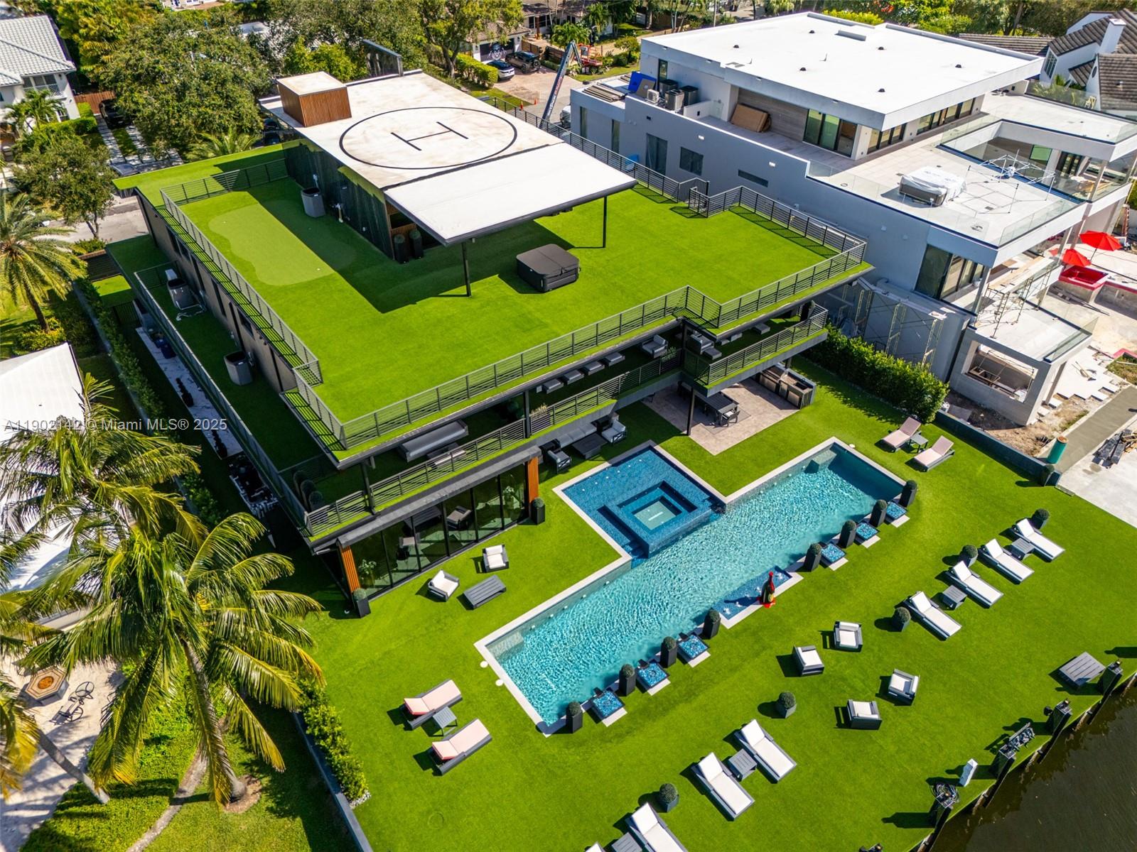 733 Middle Riv Dr Fort Lauderdale, FL 33304