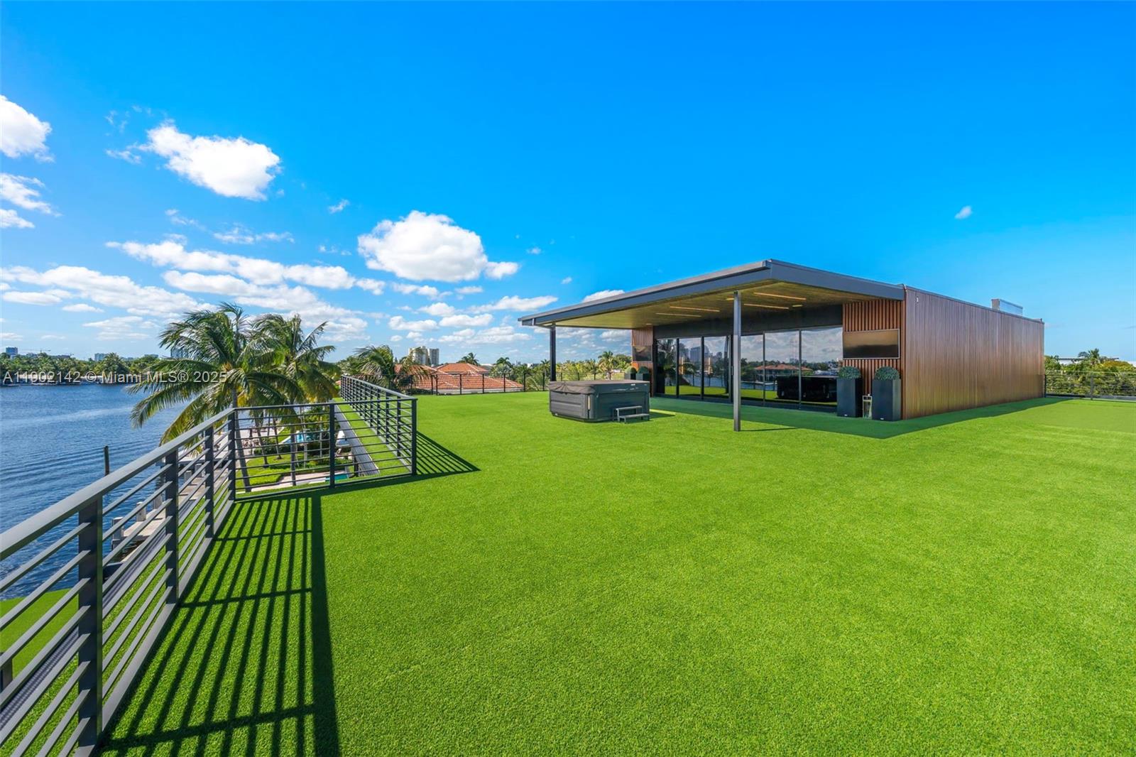 733 Middle Riv Dr Fort Lauderdale, FL 33304