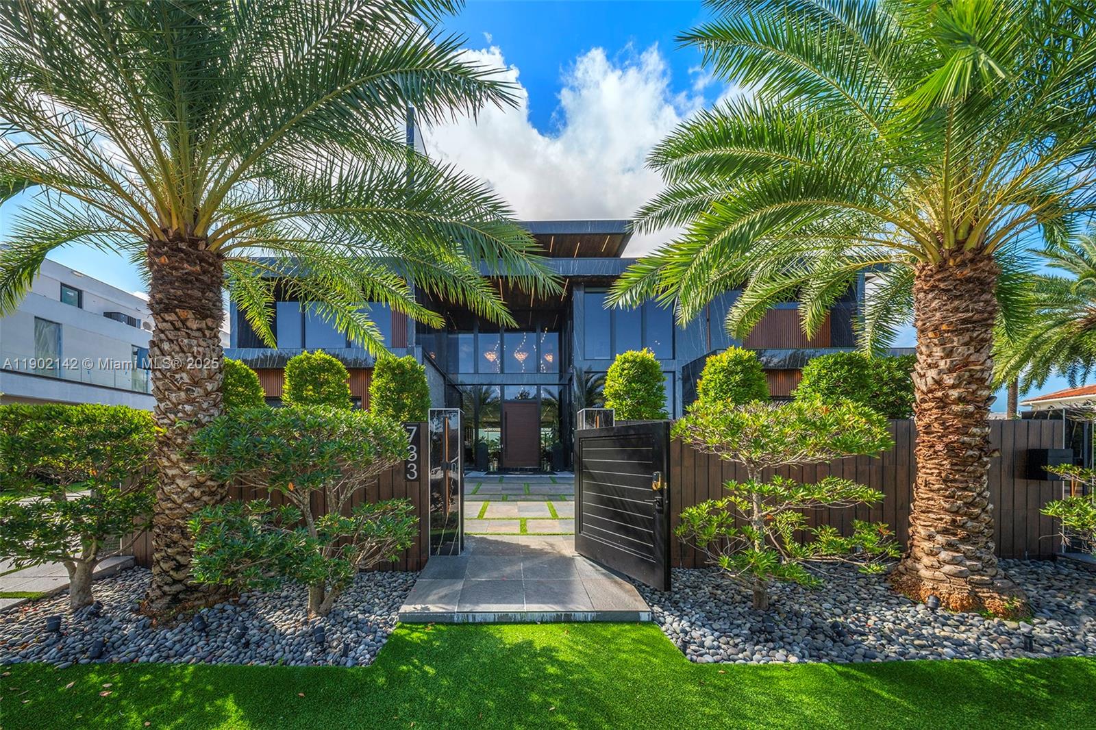 733 Middle Riv Dr Fort Lauderdale, FL 33304