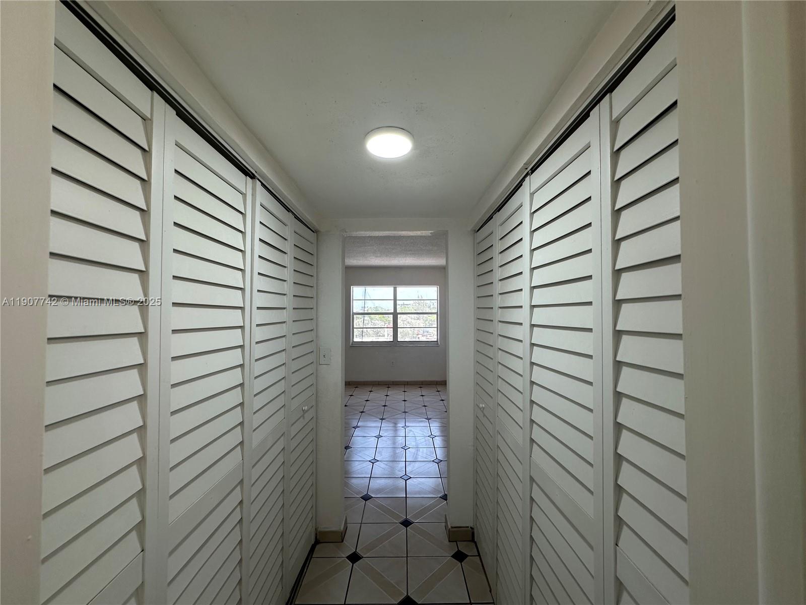 1130 11th St #4J Miami Beach, FL 33139