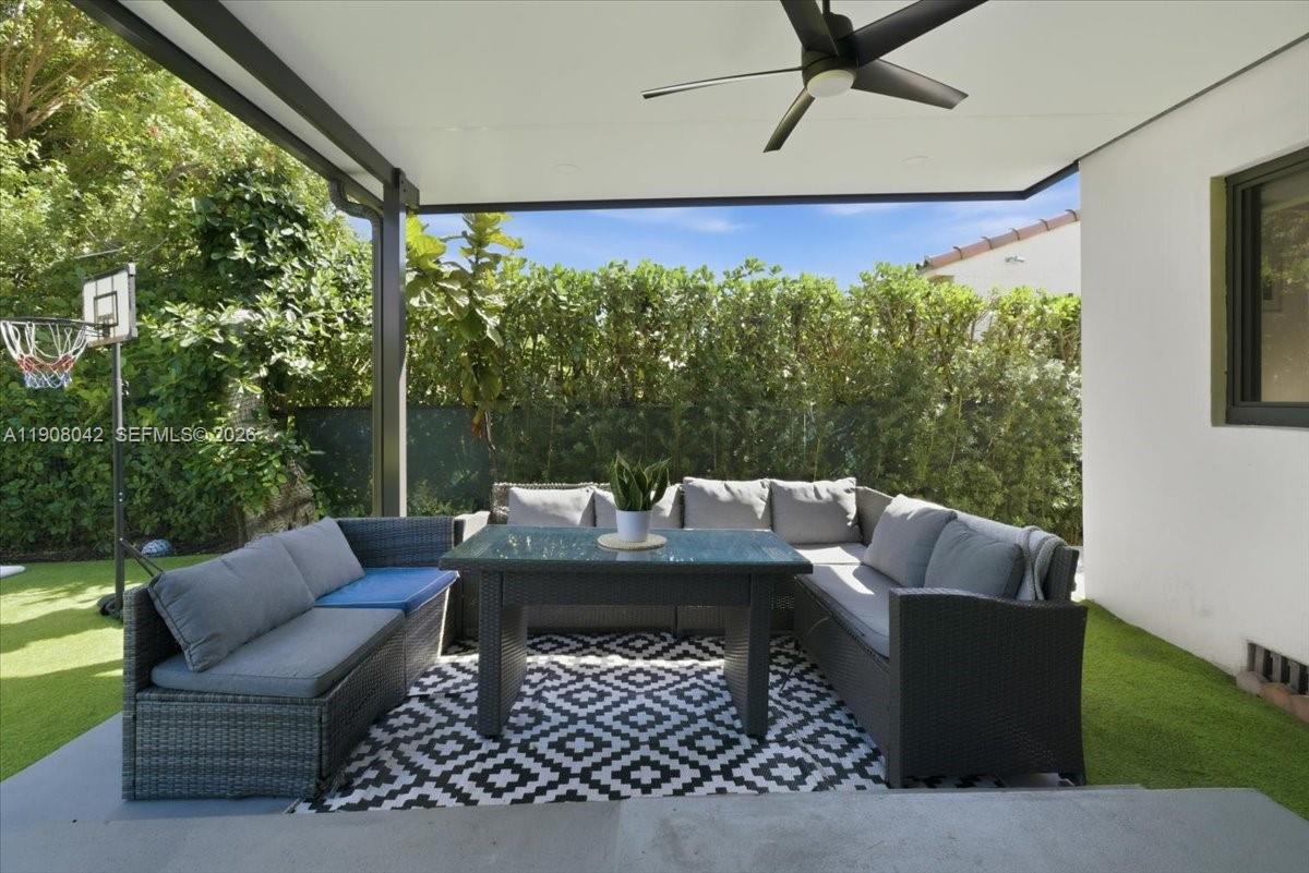 3121 SW 20th St Miami, FL 33145