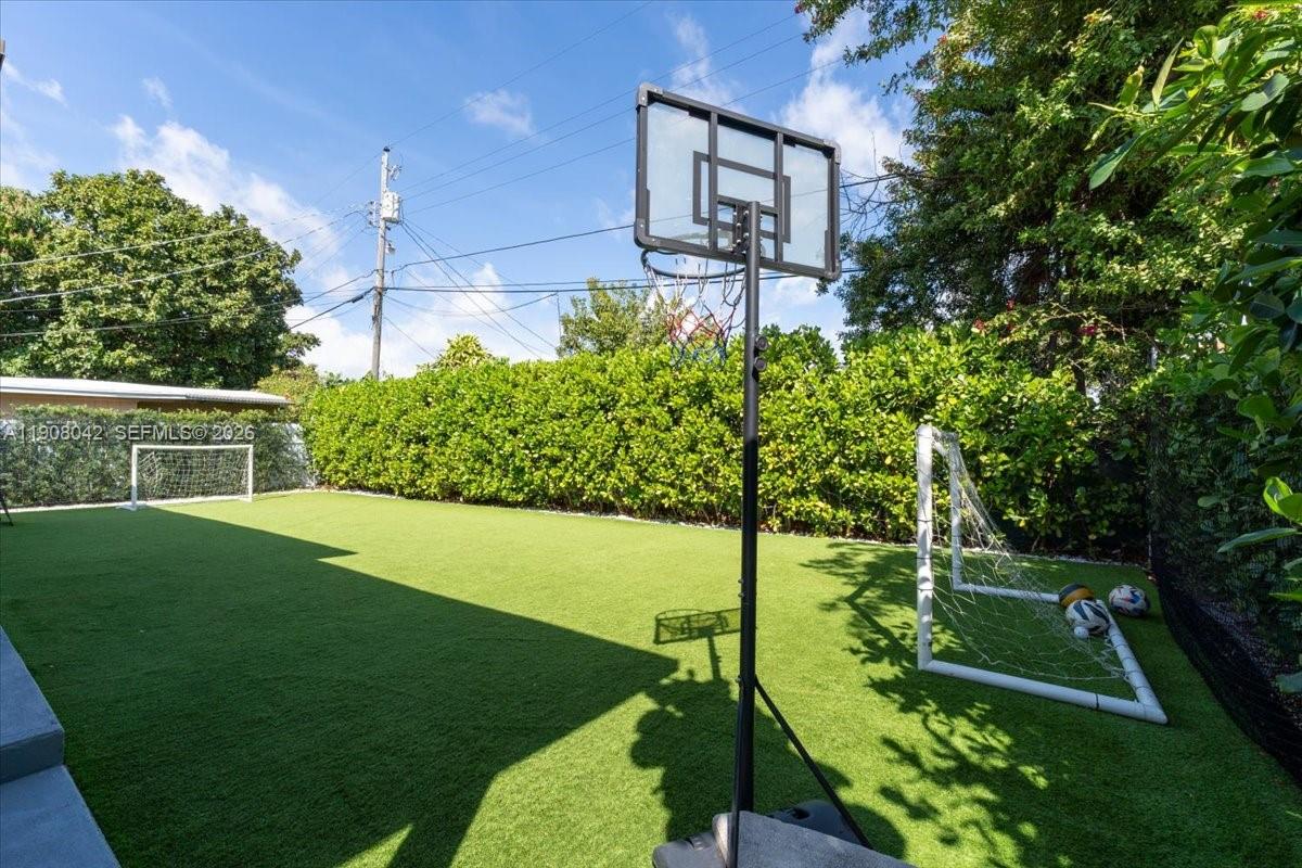 3121 SW 20th St Miami, FL 33145