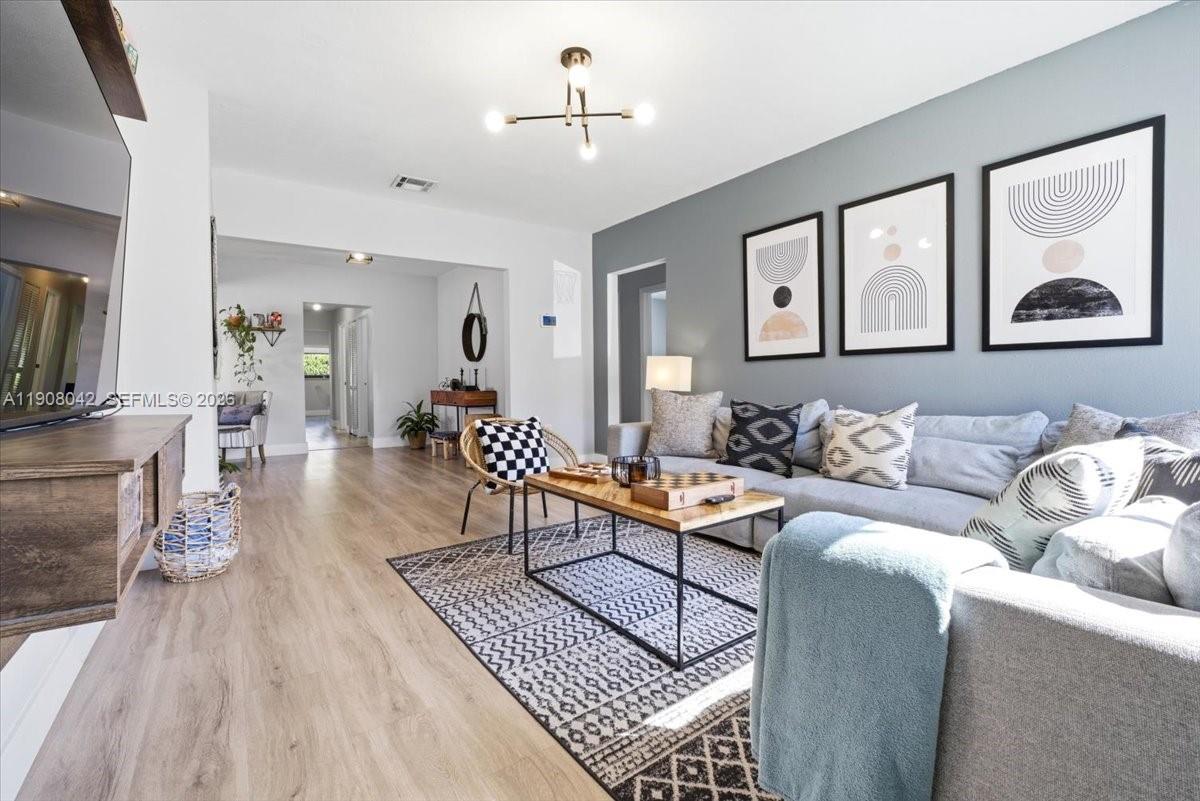 3121 SW 20th St Miami, FL 33145