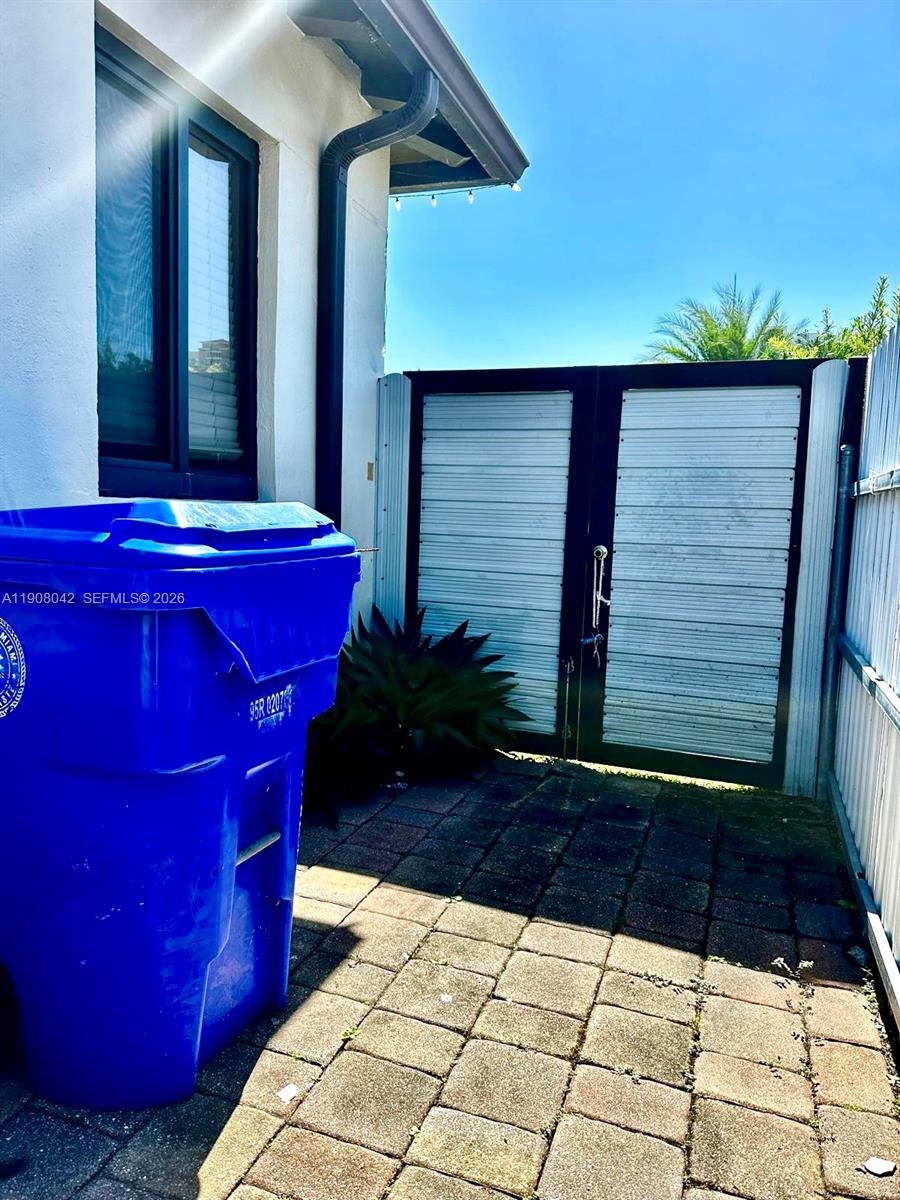 3121 SW 20th St Miami, FL 33145