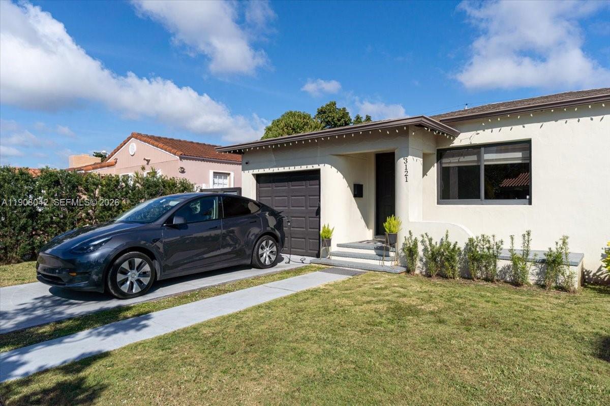 3121 SW 20th St Miami, FL 33145