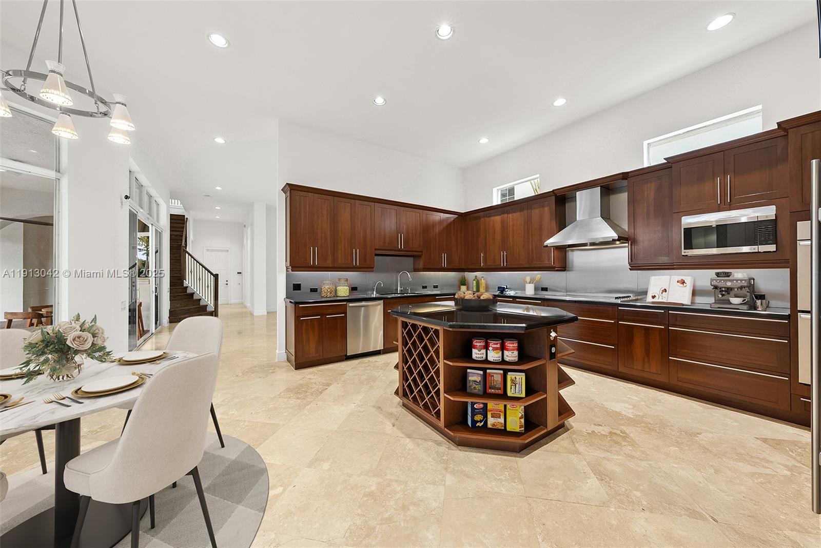 1295 Hatteras Ln Hollywood, FL 33019