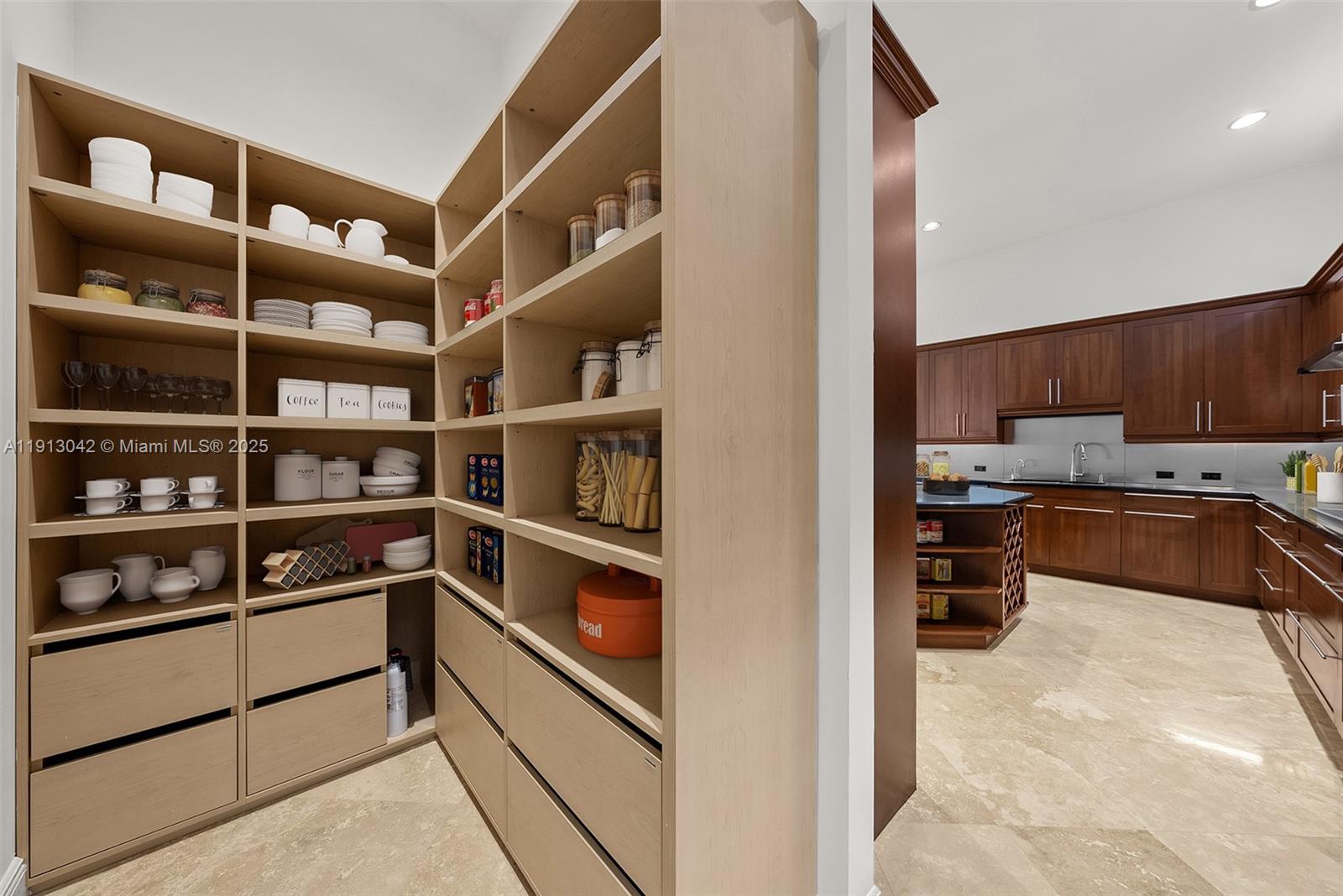 1295 Hatteras Ln Hollywood, FL 33019