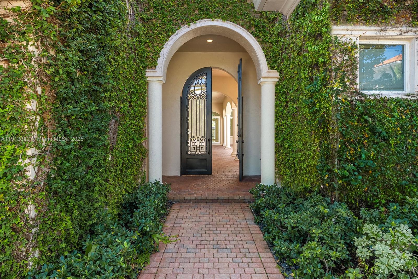 1295 Hatteras Ln Hollywood, FL 33019