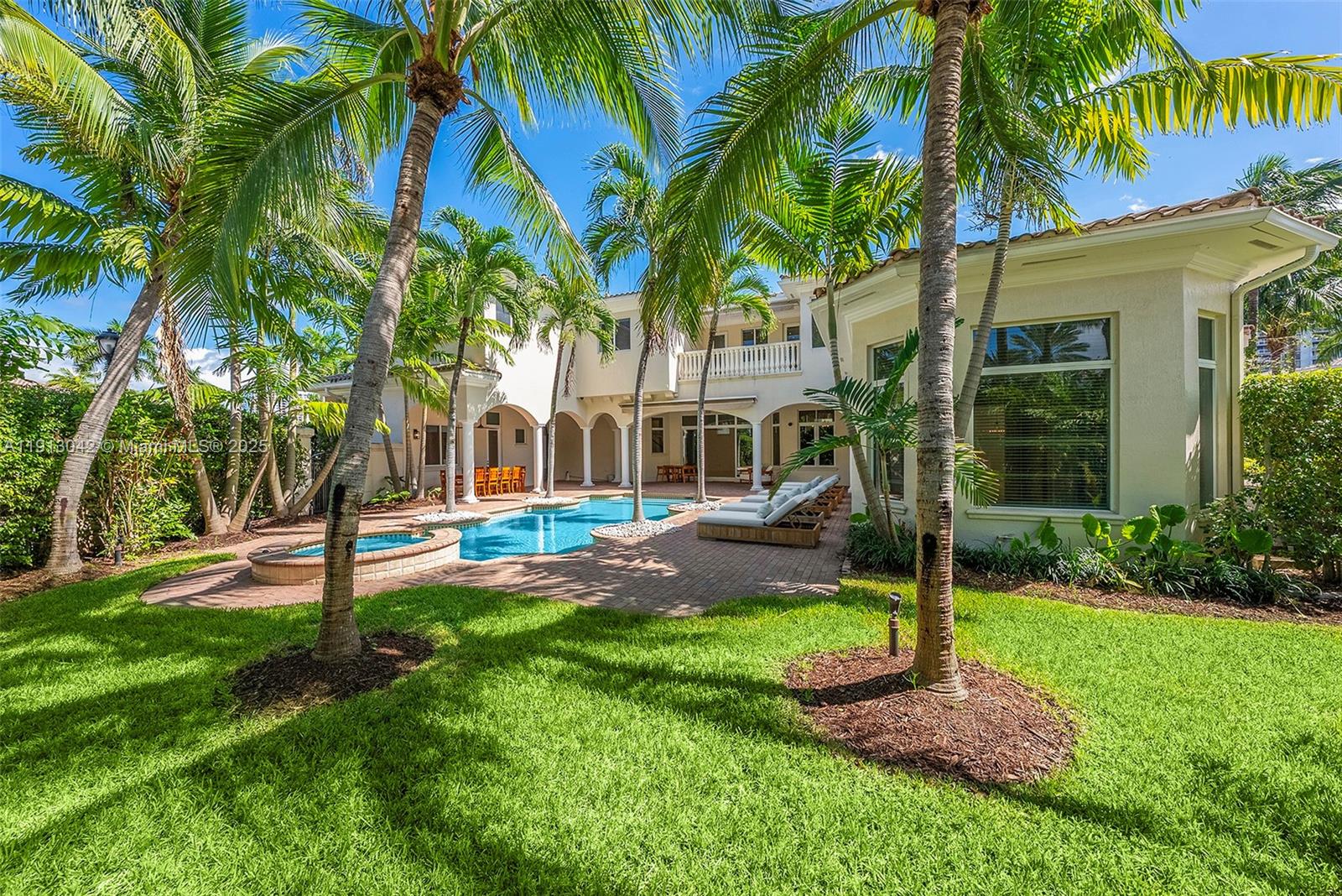 1295 Hatteras Ln Hollywood, FL 33019