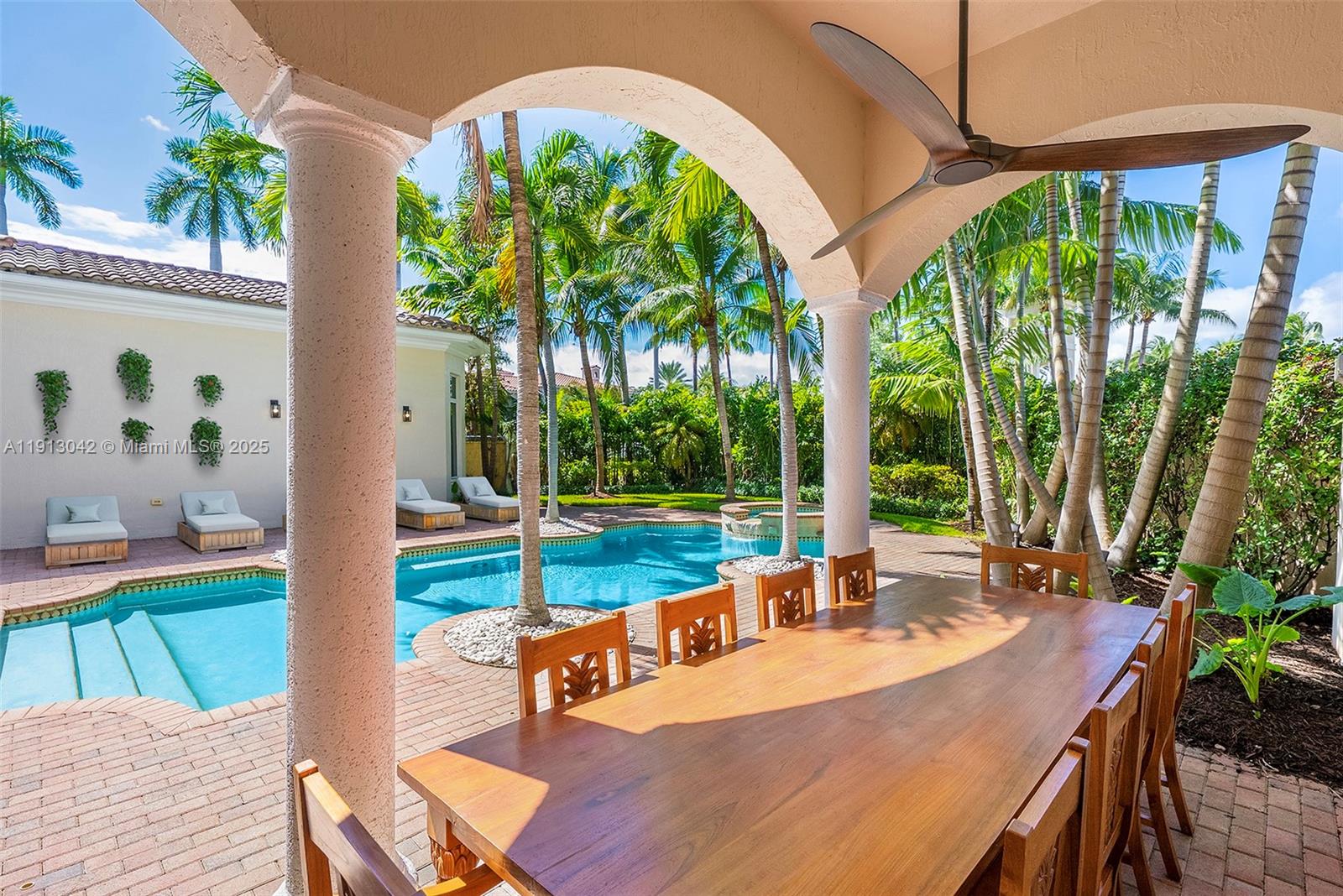 1295 Hatteras Ln Hollywood, FL 33019