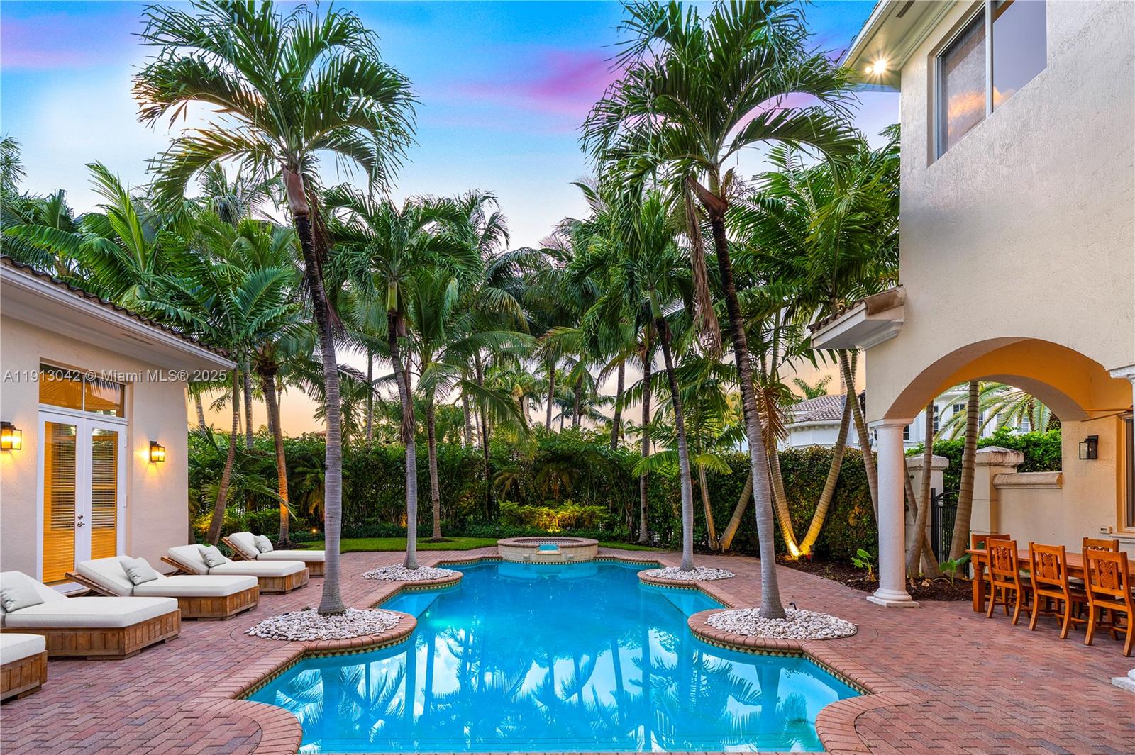 1295 Hatteras Ln Hollywood, FL 33019